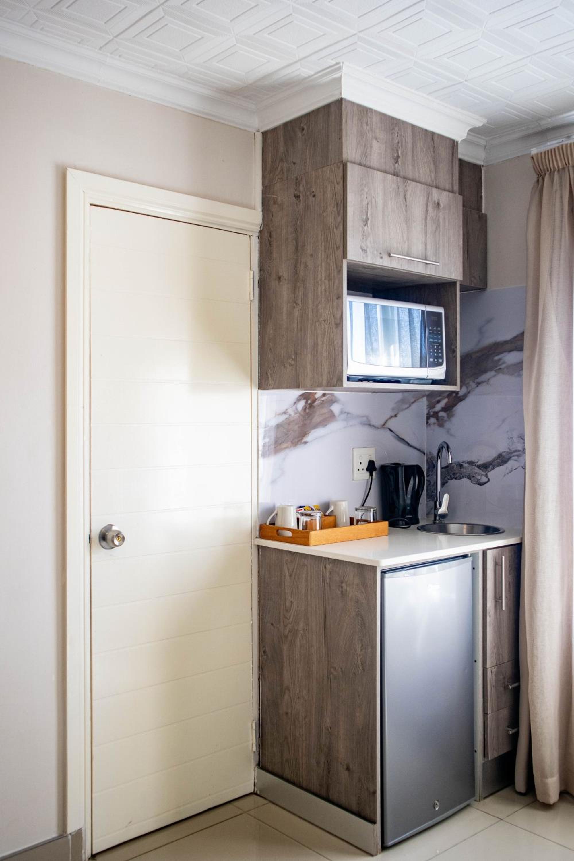 Deluxe King Room - Photo 1