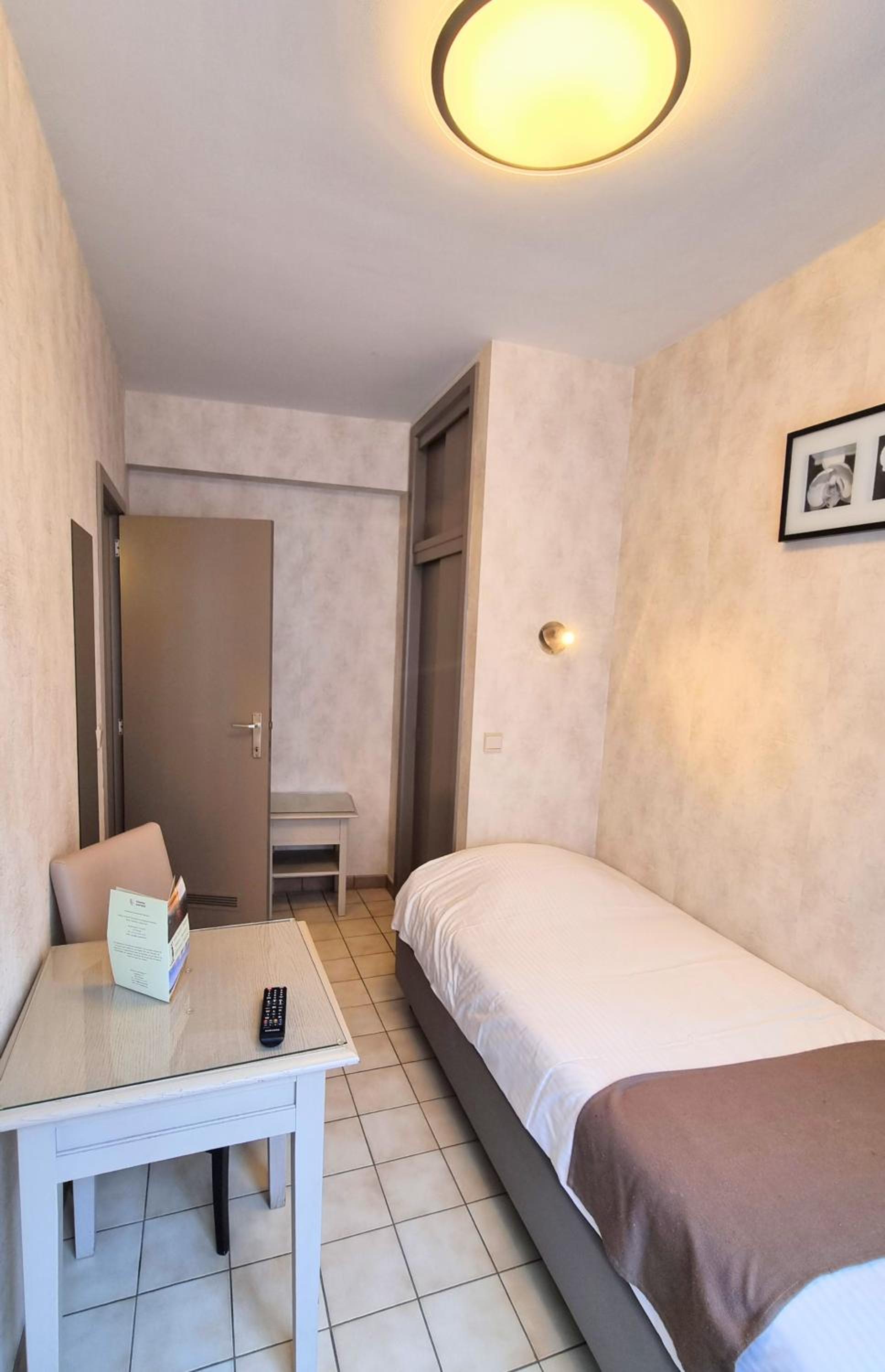 Small Single Room photo 1