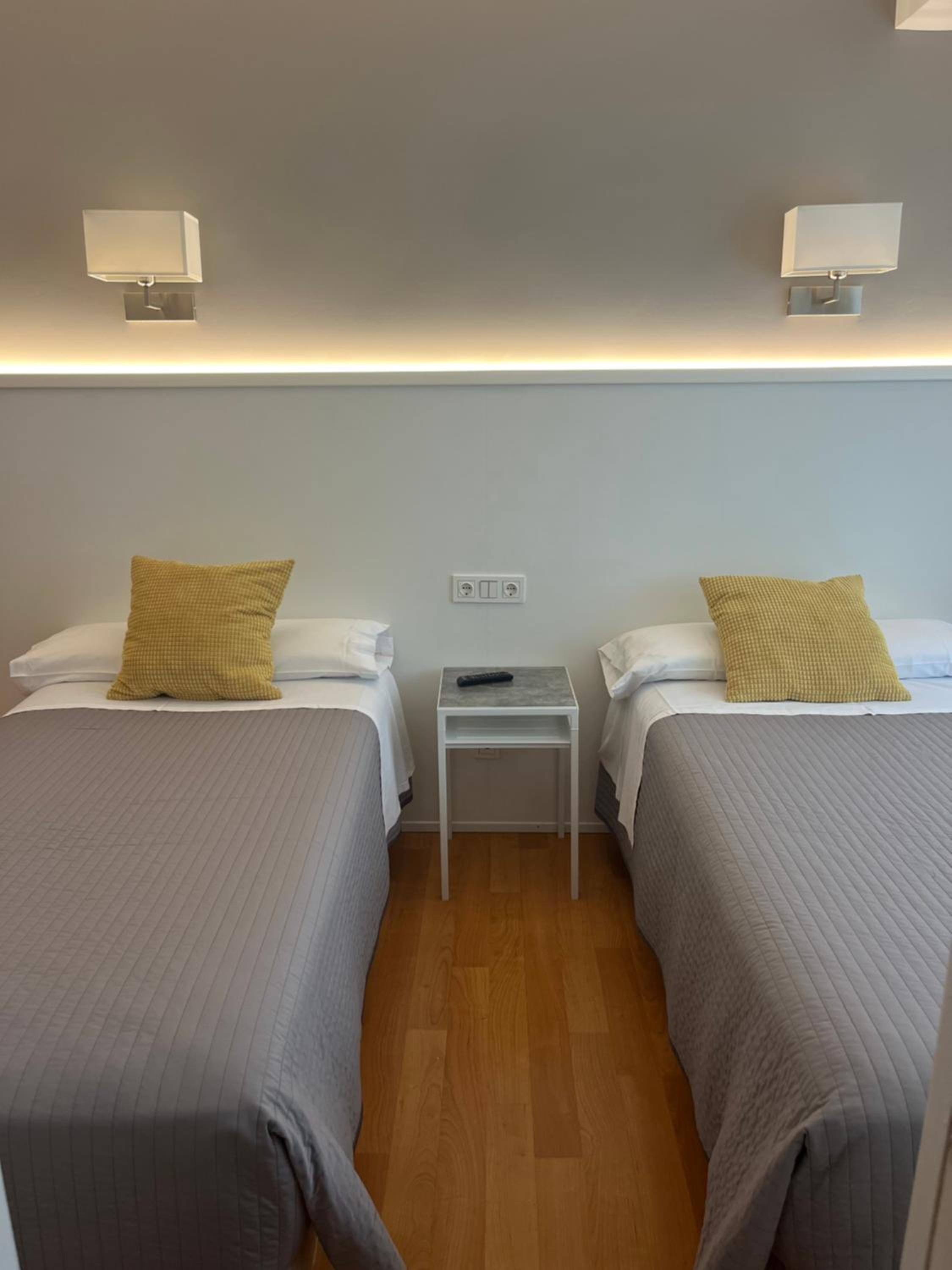 Twin Room - Photo 3