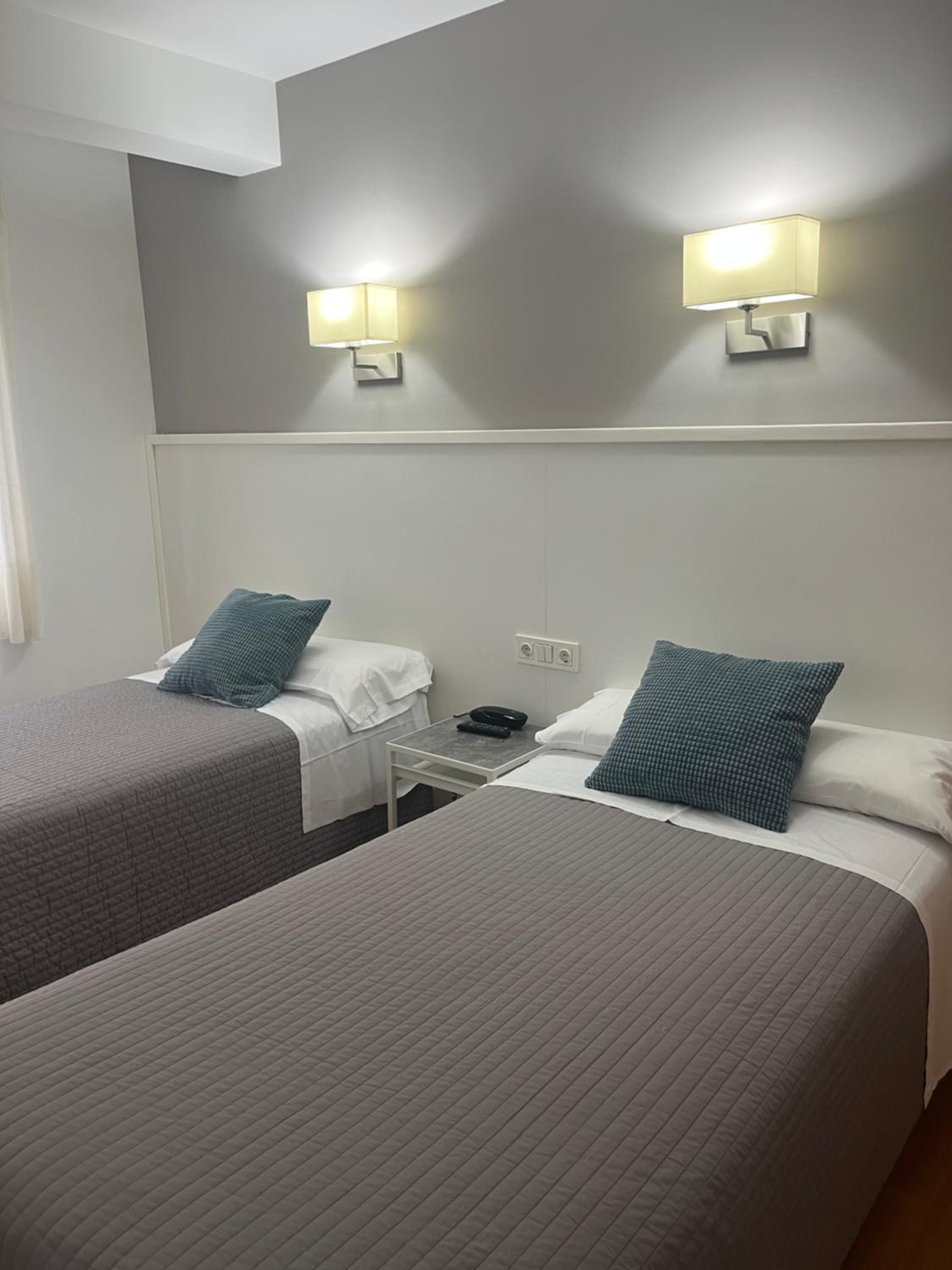 Twin Room - Photo 4