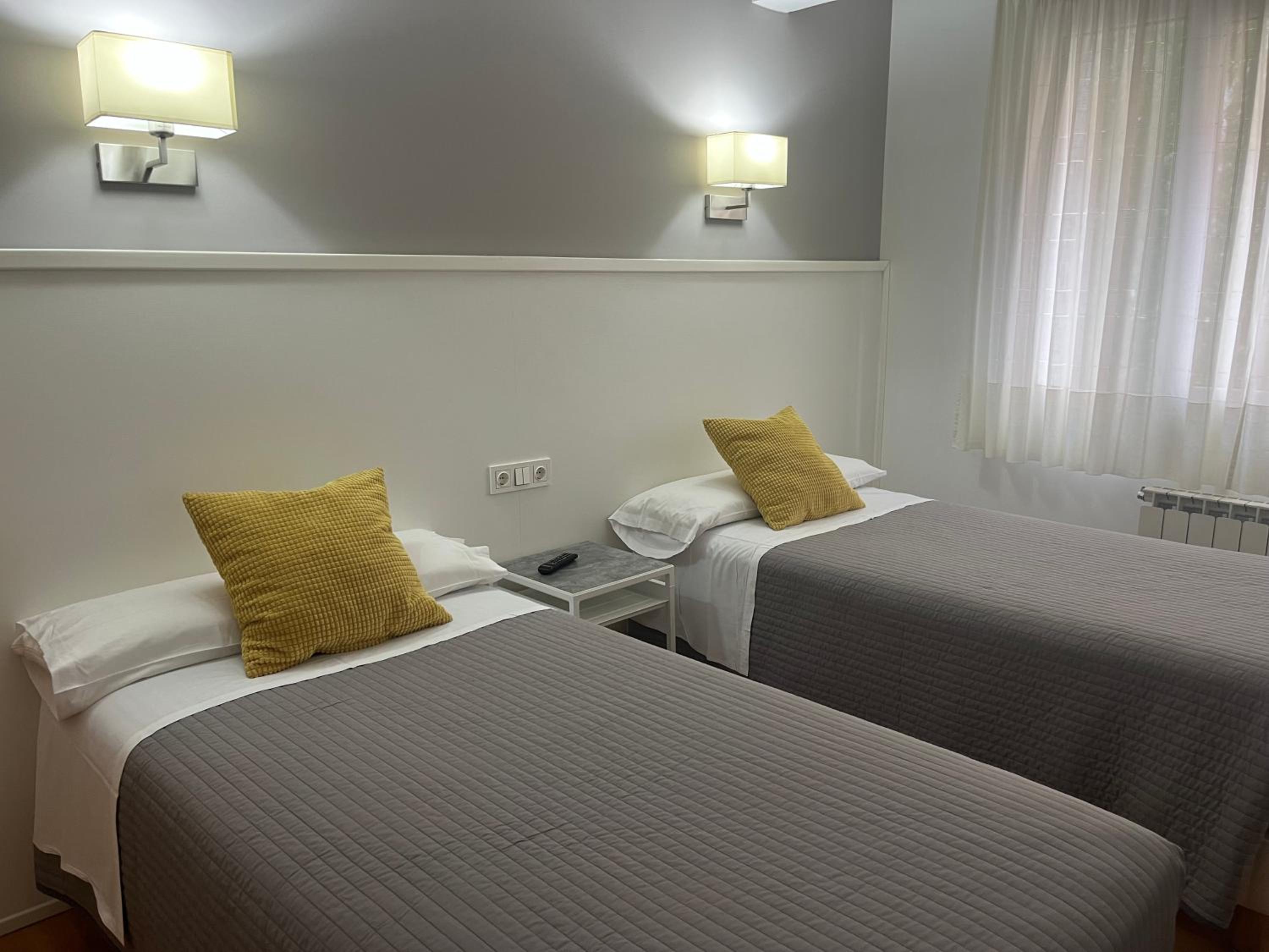 Twin Room - Photo 5