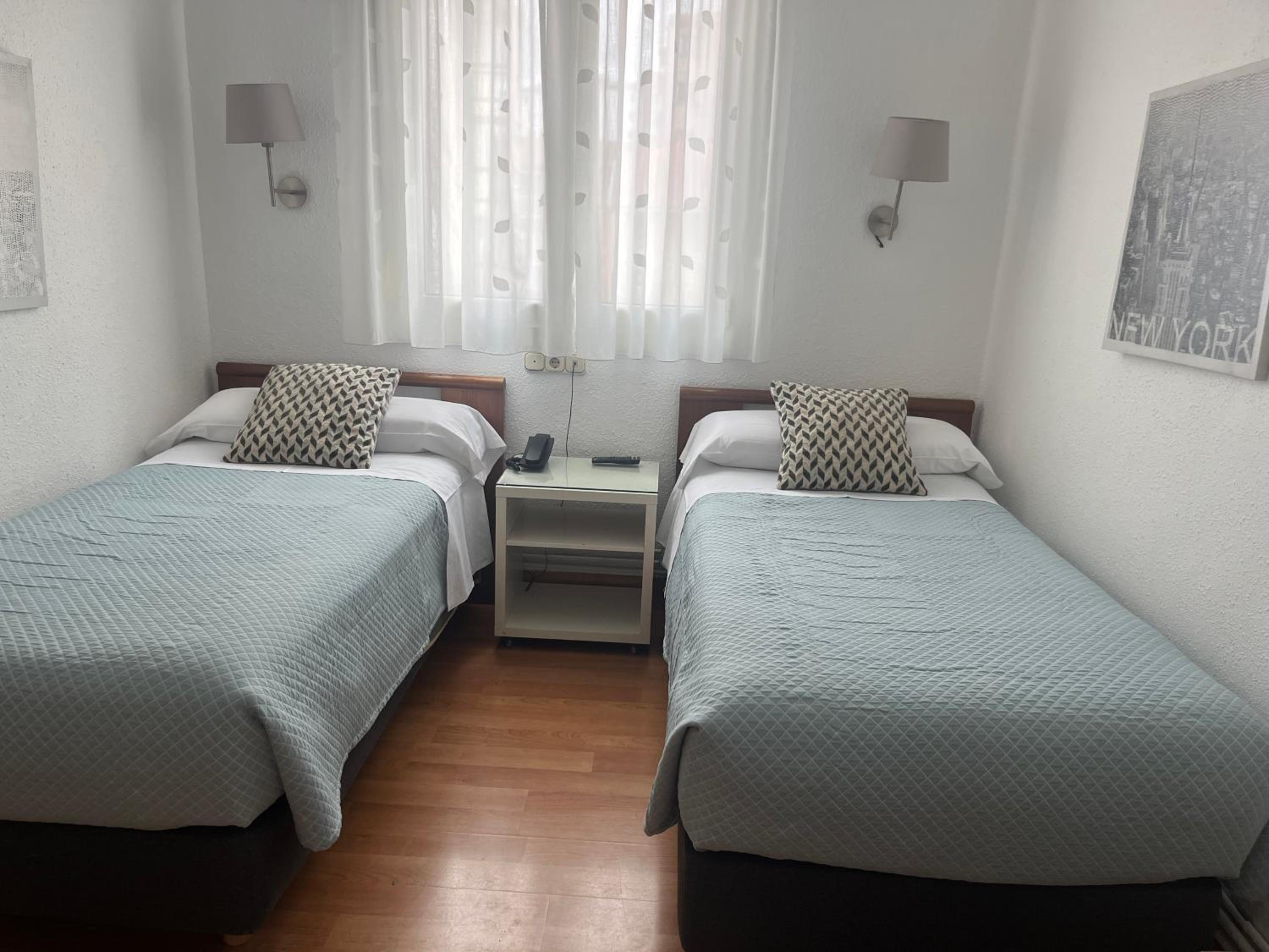 Twin Room - Photo 1