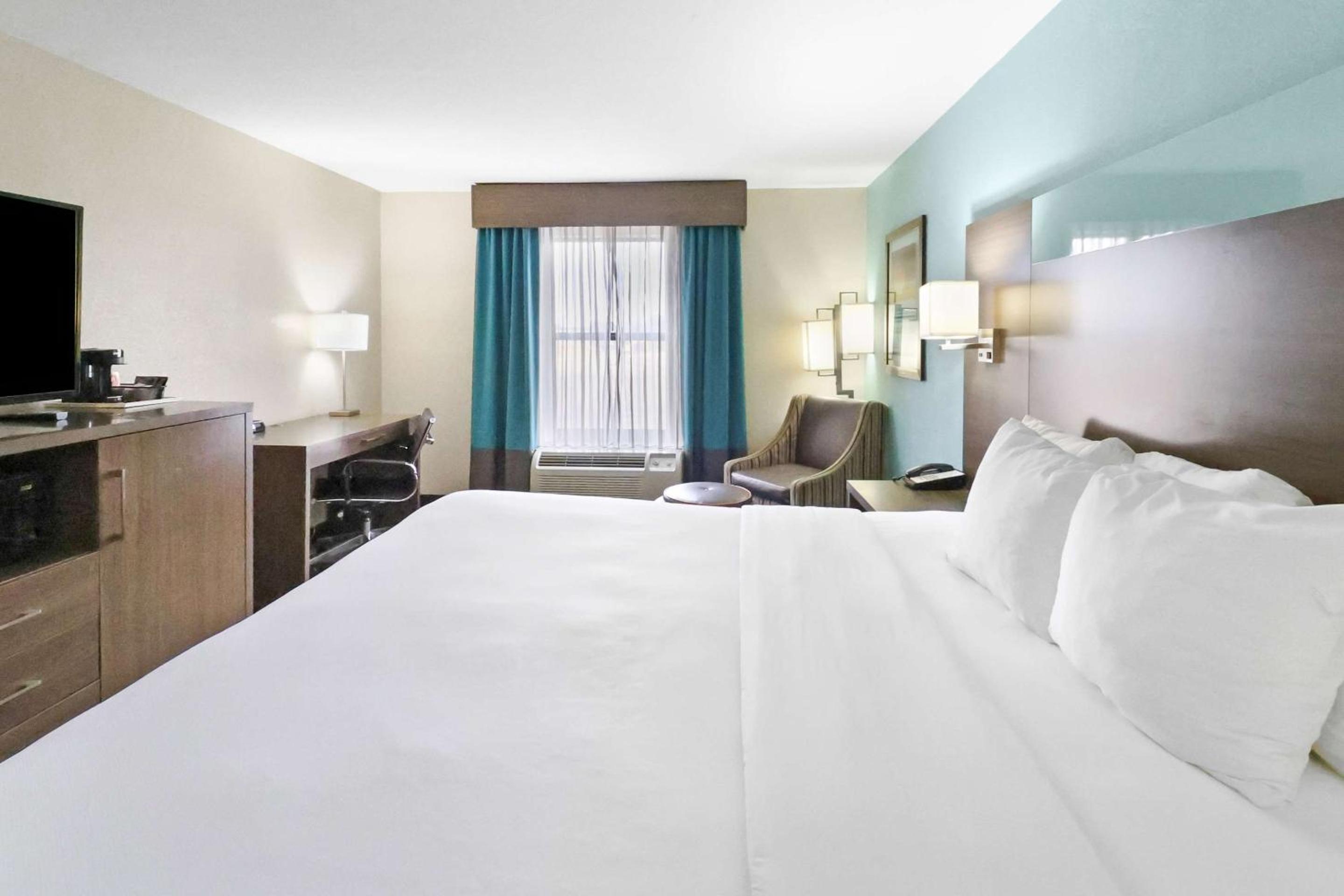 Standard King Room - Photo 1