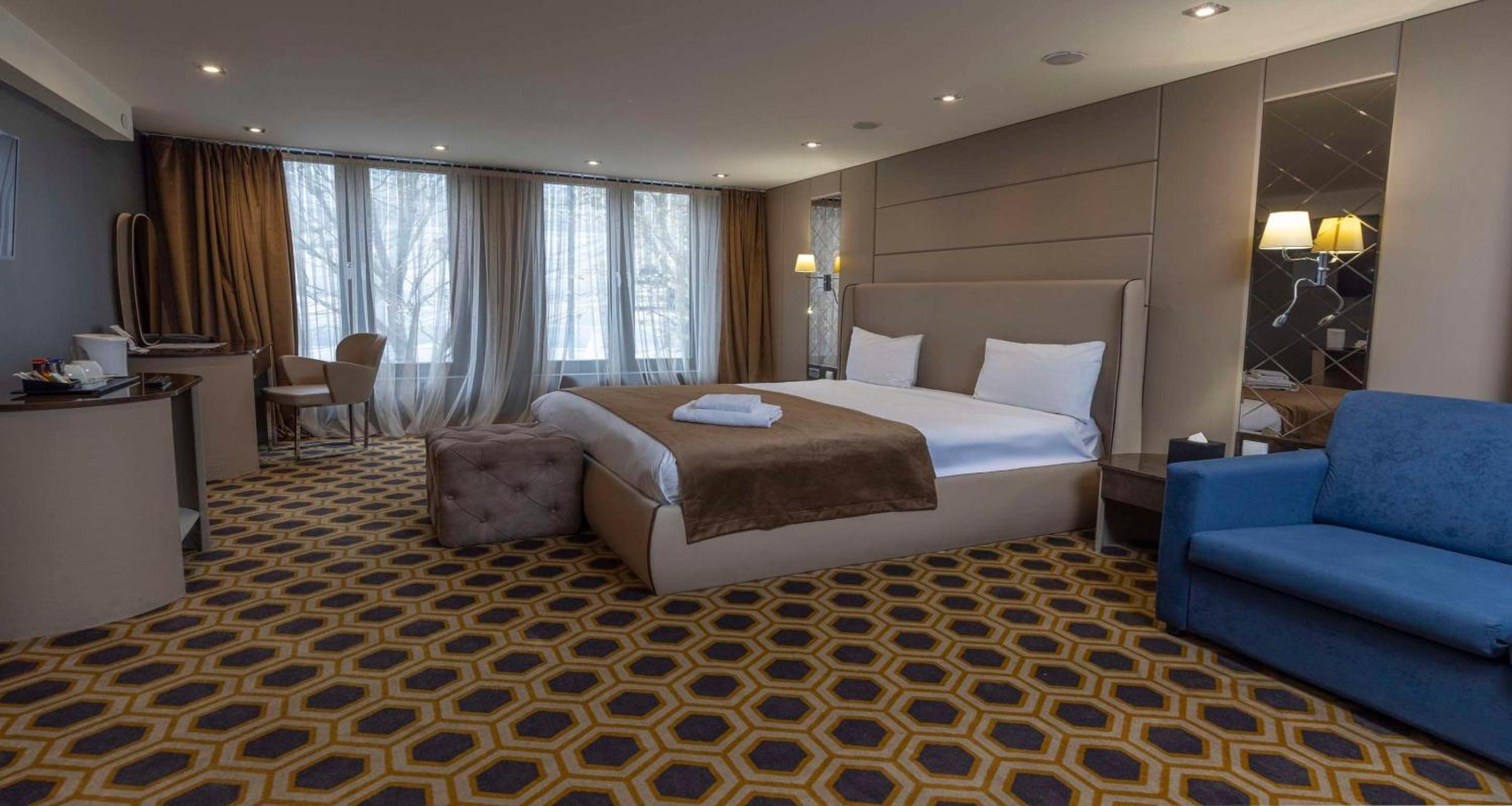 Superior Double Room with Sofa Bed photo 2