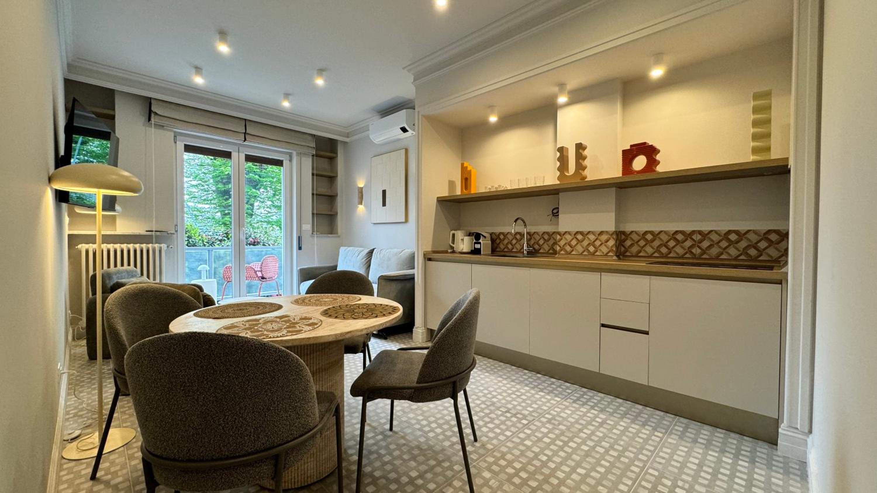 Deluxe Apartment