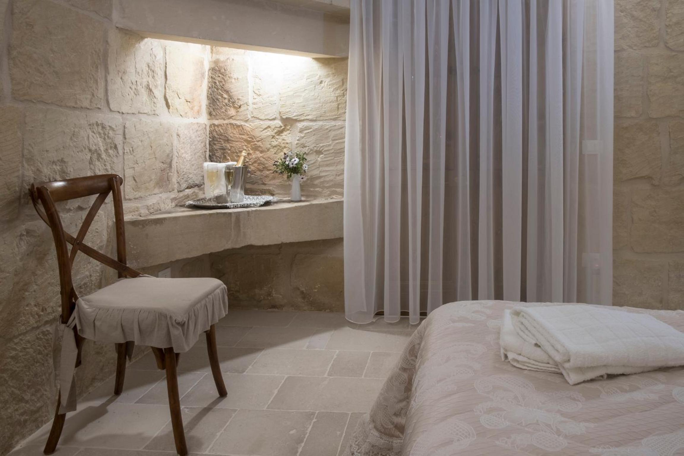Deluxe Double Room with Spa Bath - Annex photo 3
