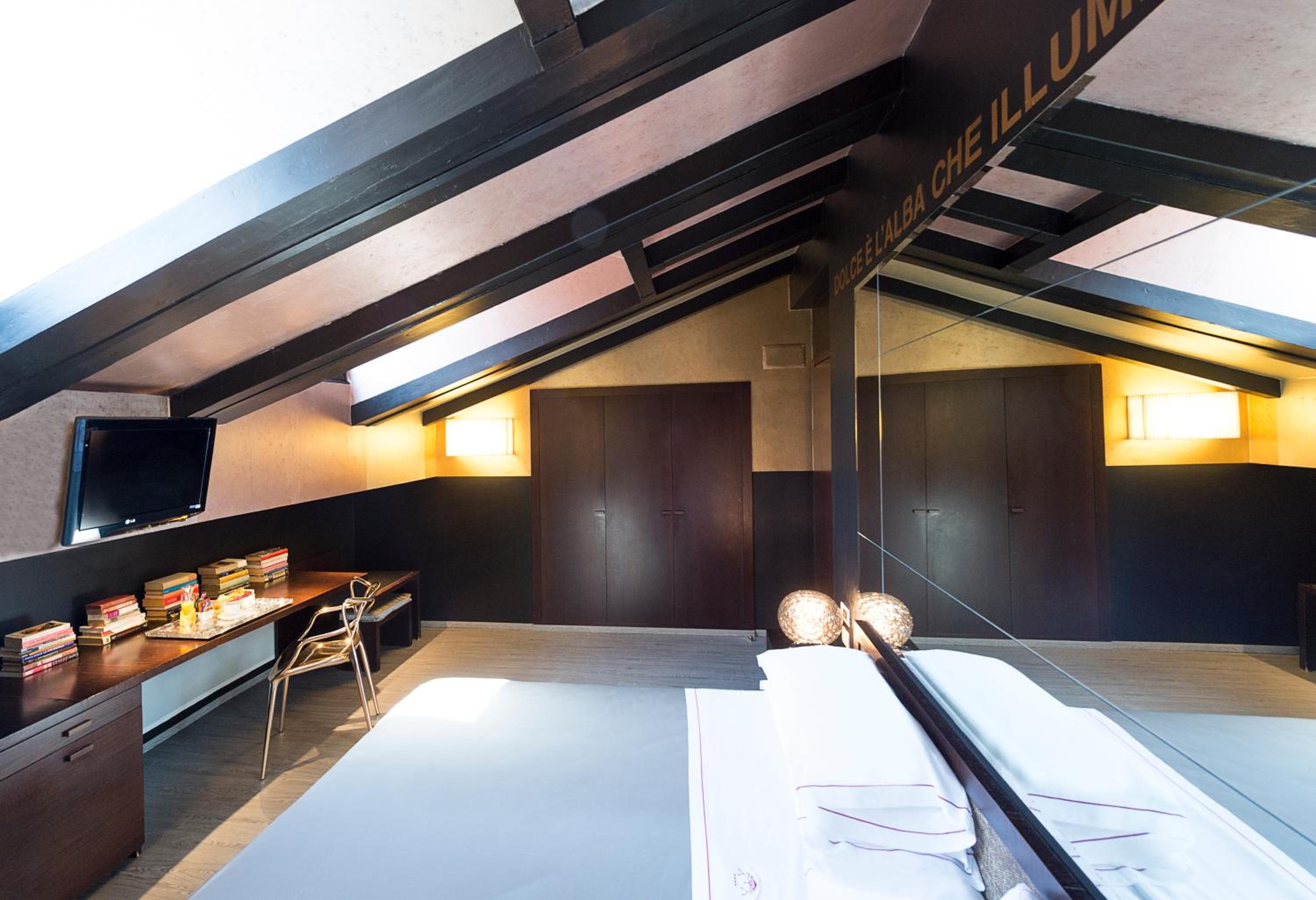 Deluxe Double Room - Photo 1