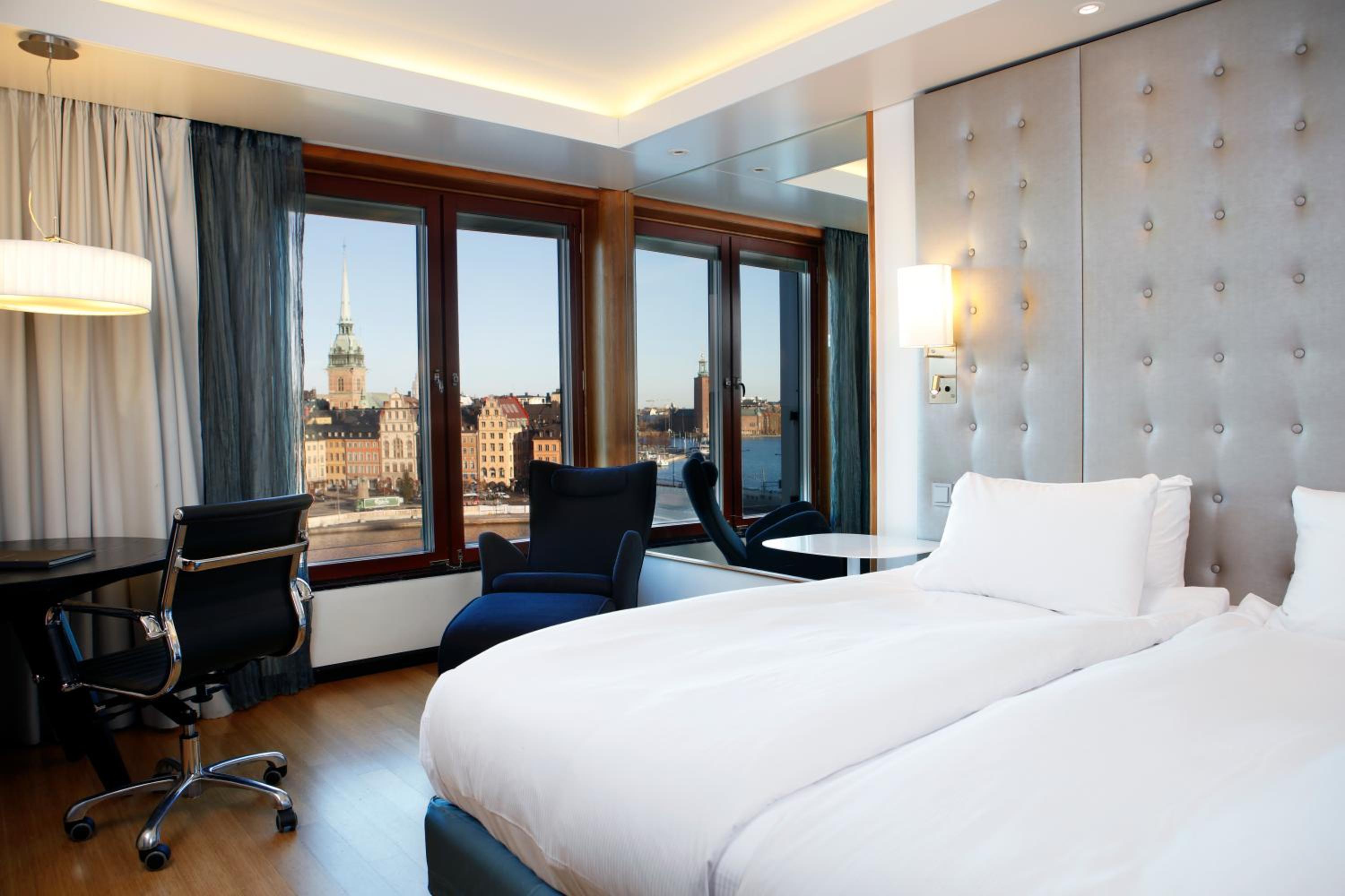 Deluxe King Room with View - Mobility Accessible