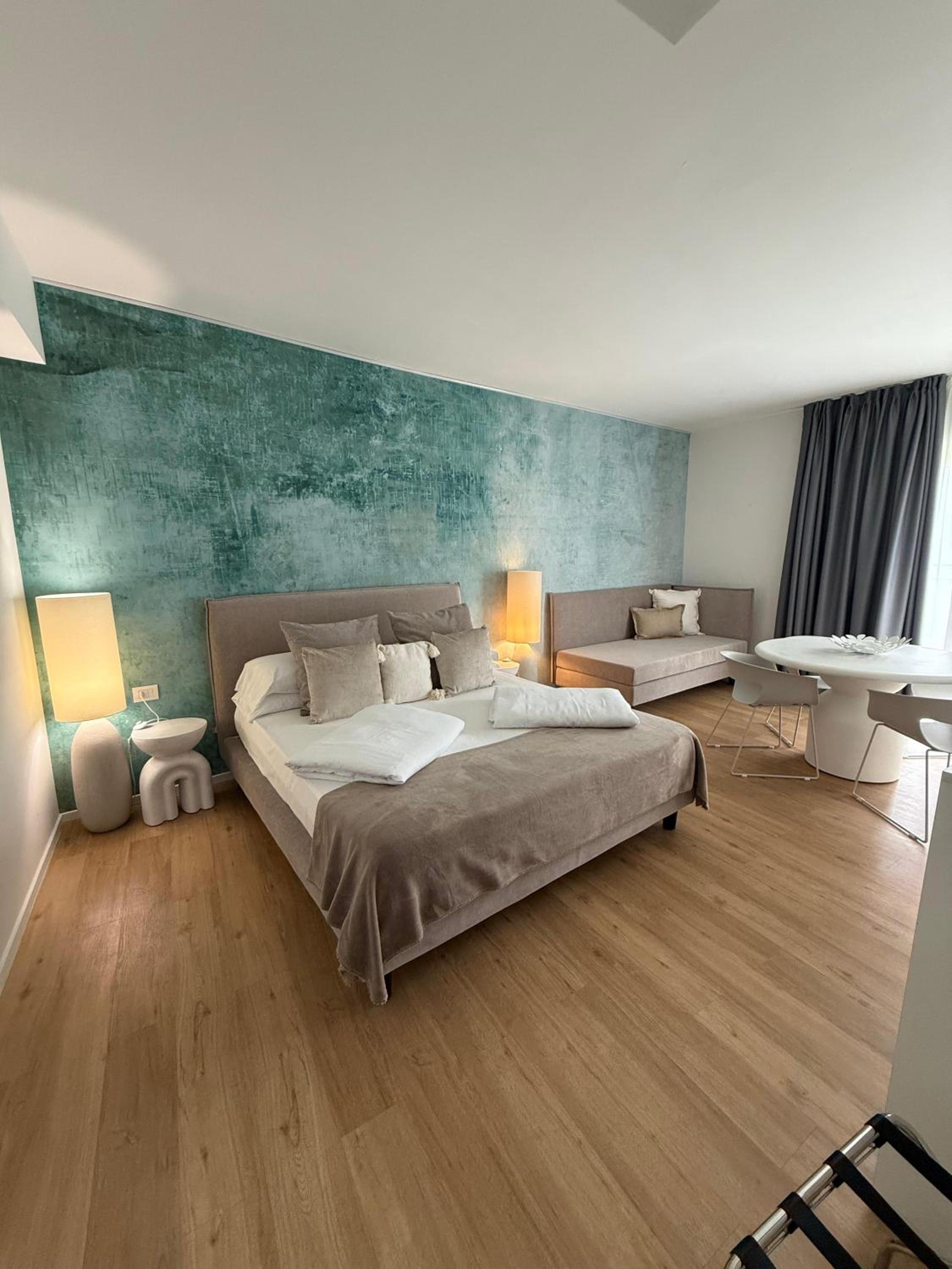 Suite with Lake View - Photo 1