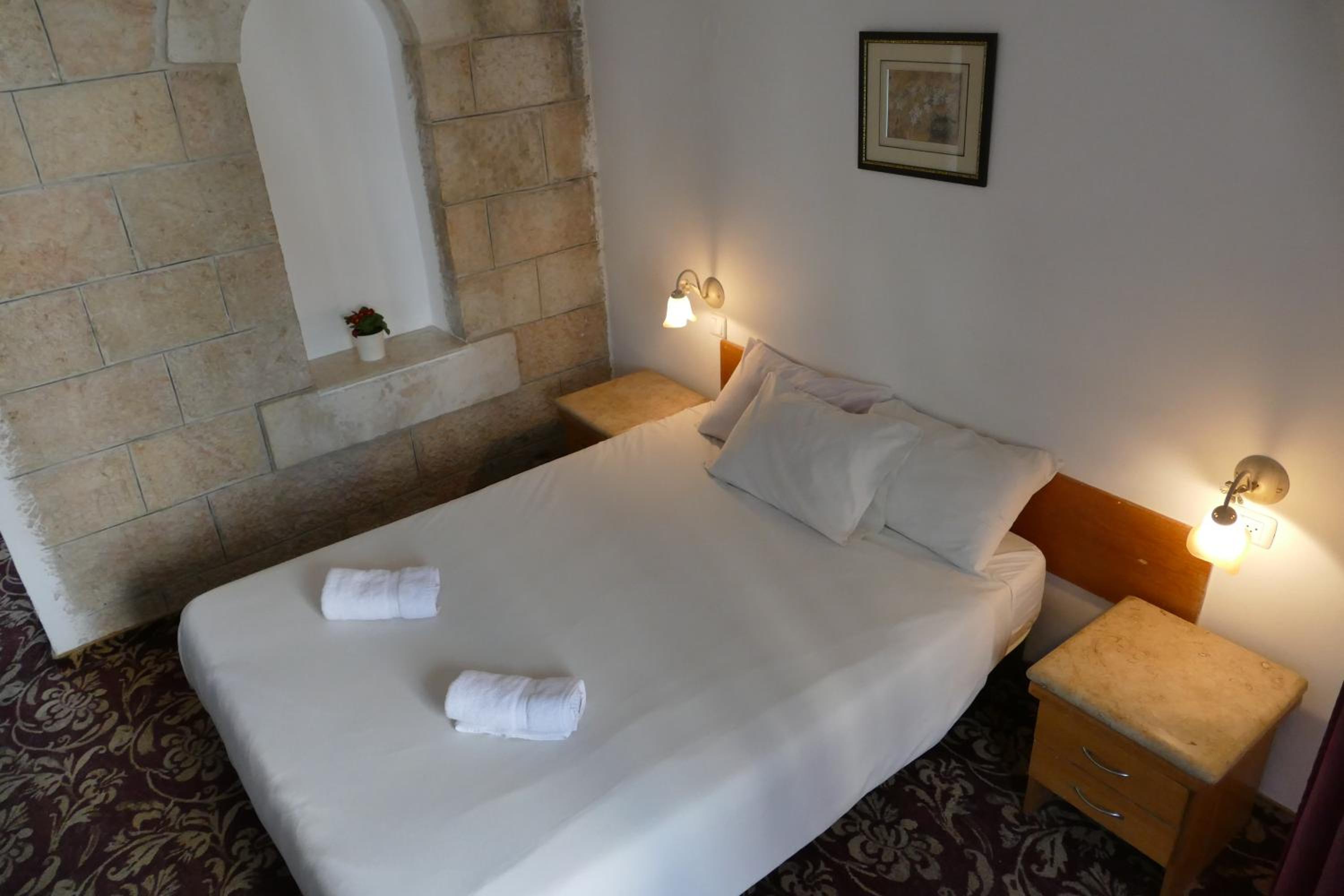 Standard Double Room - Photo 20