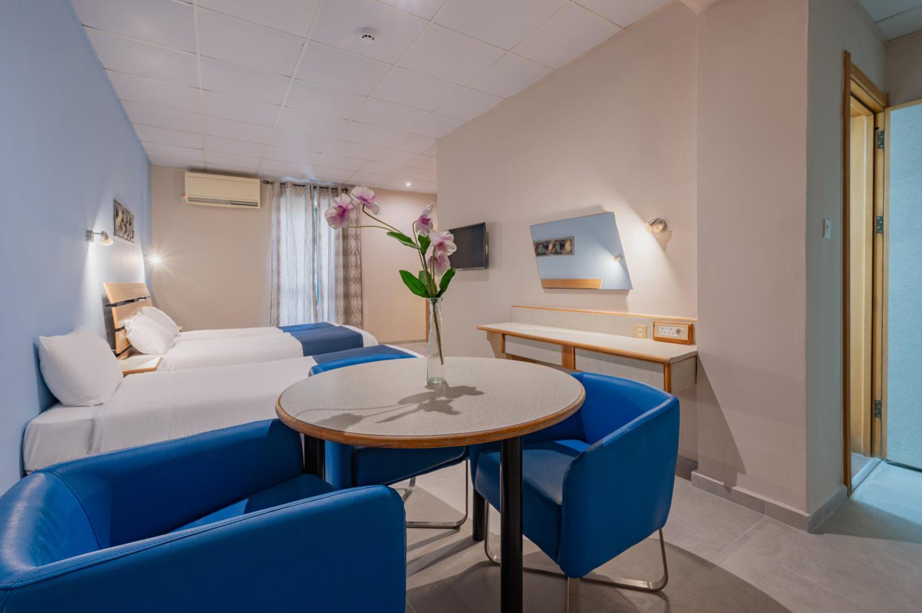 Standard Triple Room with Sea View
