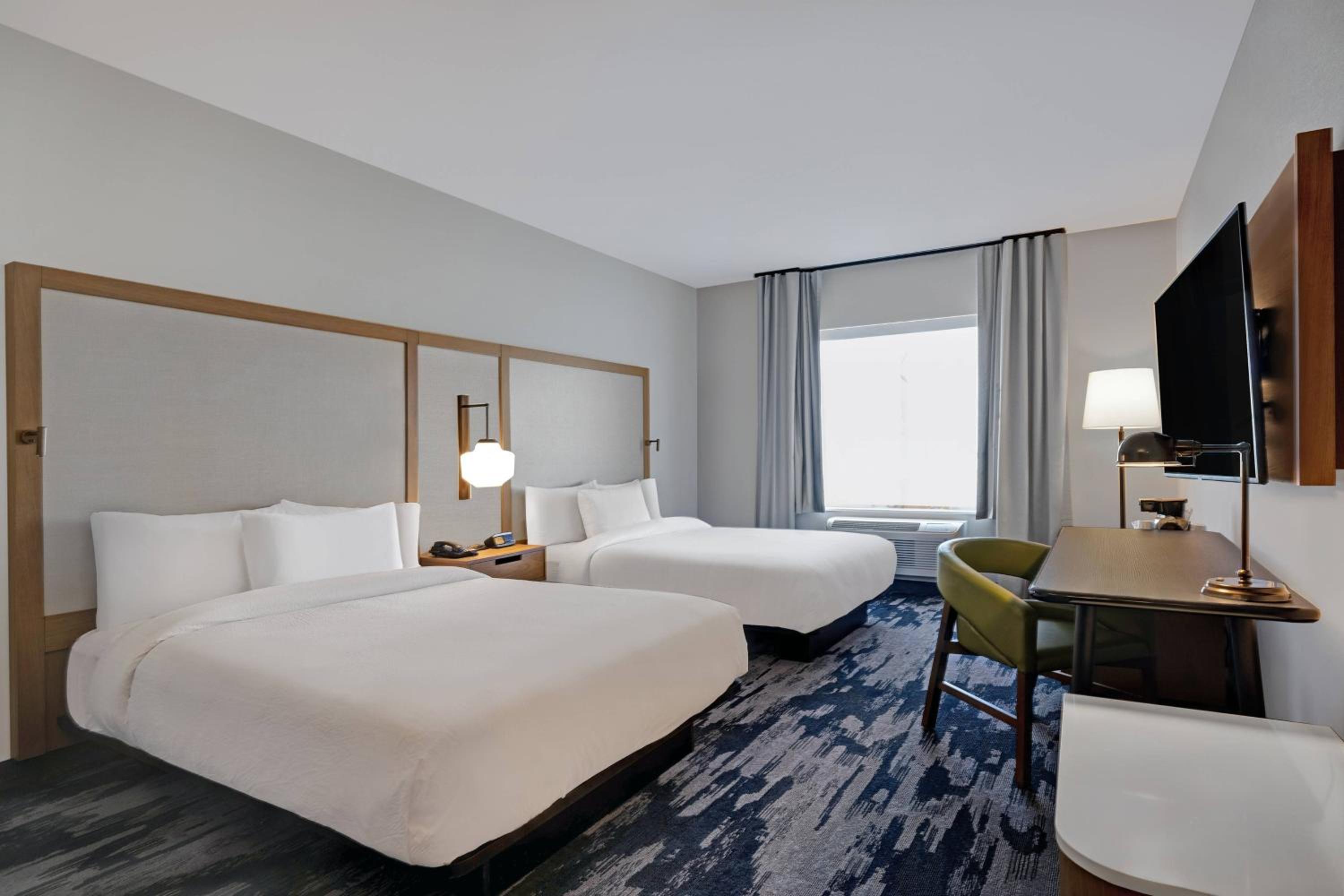 Queen Room with Two Queen Beds and Bathtub - Mobility Access