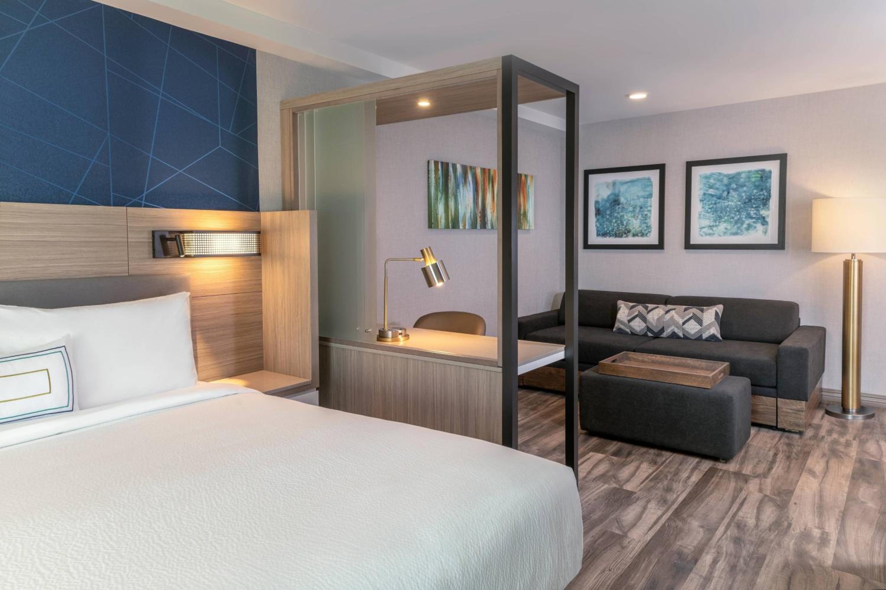 King Suite with Partial Ocean View and Trundle Sofa photo 1