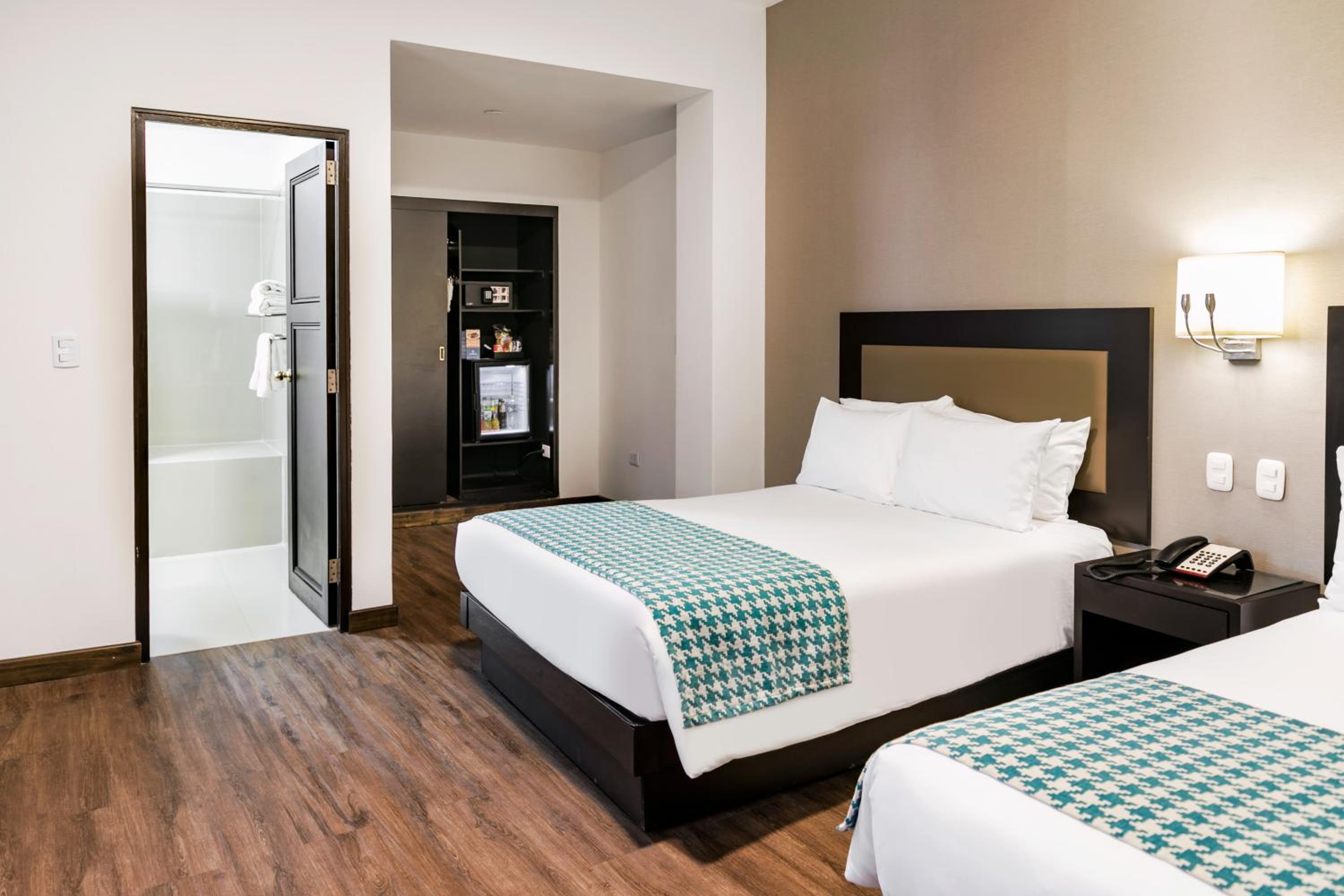 Double Room with Two Double Beds - Non-Smoking - Photo 1