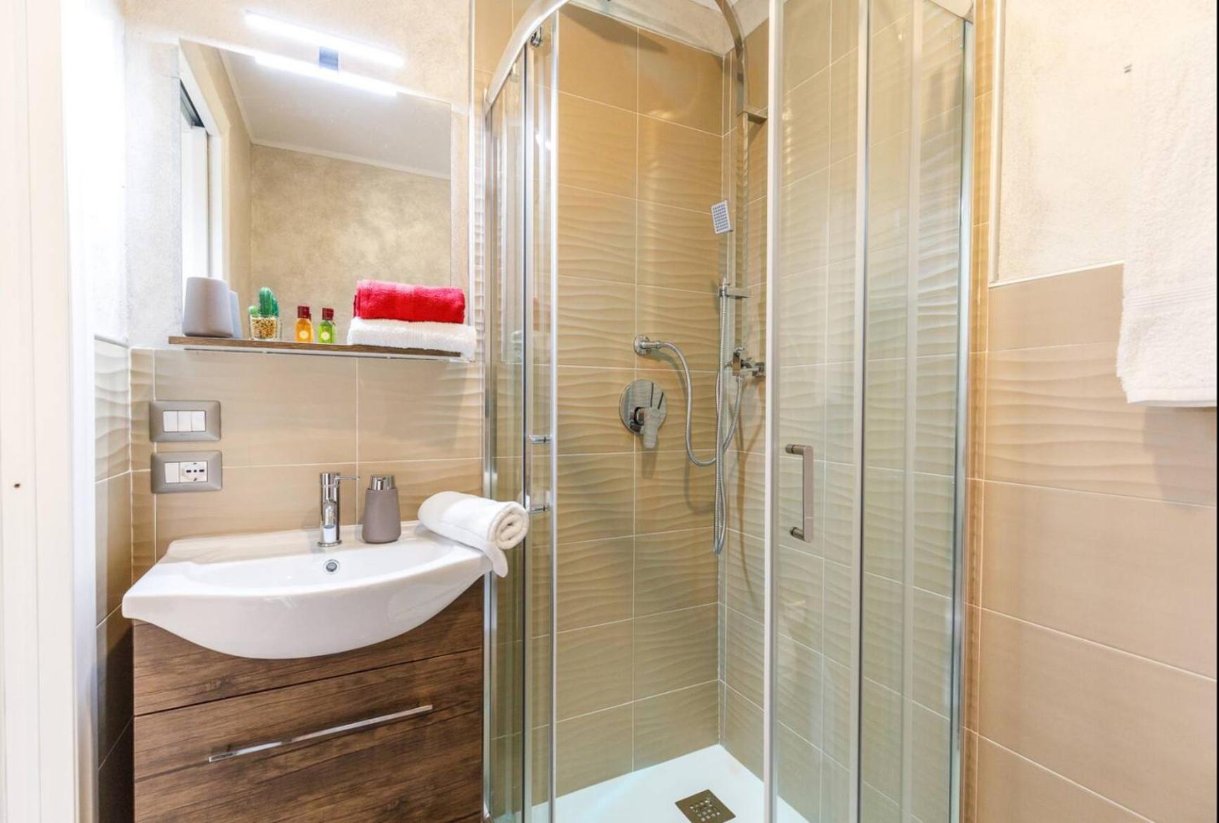 Suite with Balcony - Photo 3