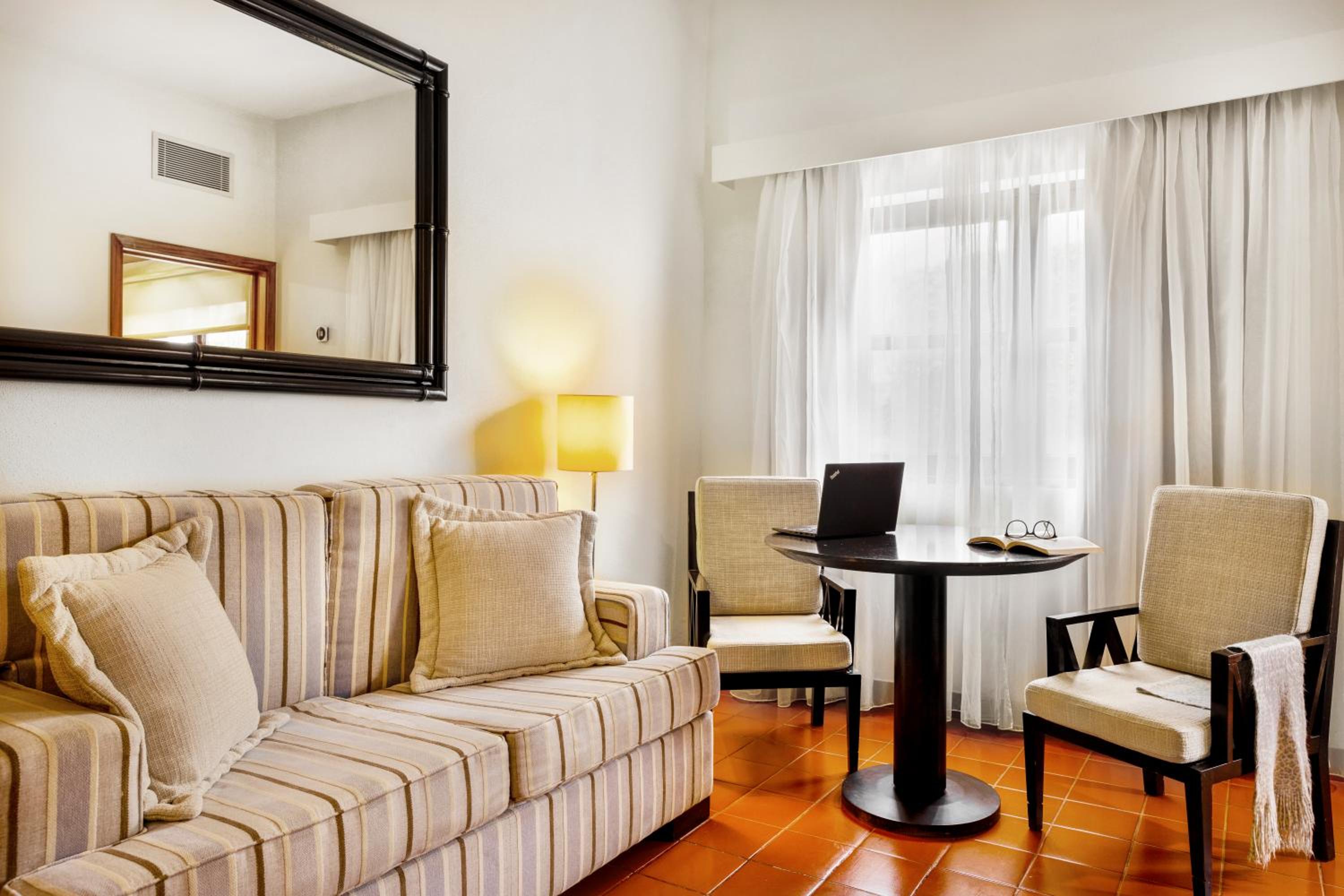 Standard Suite (2 adults + 2 children) - Photo 7