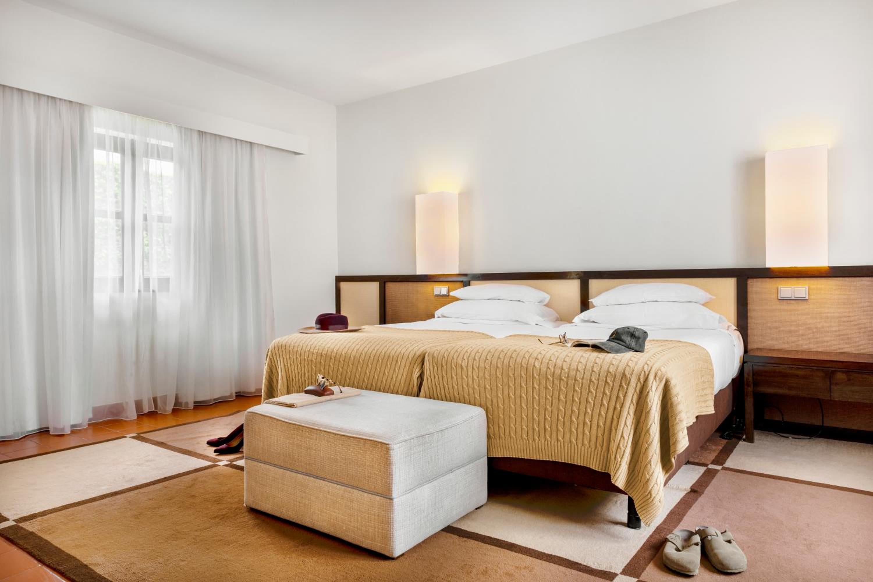 Standard Suite (2 adults + 2 children) - Photo 8