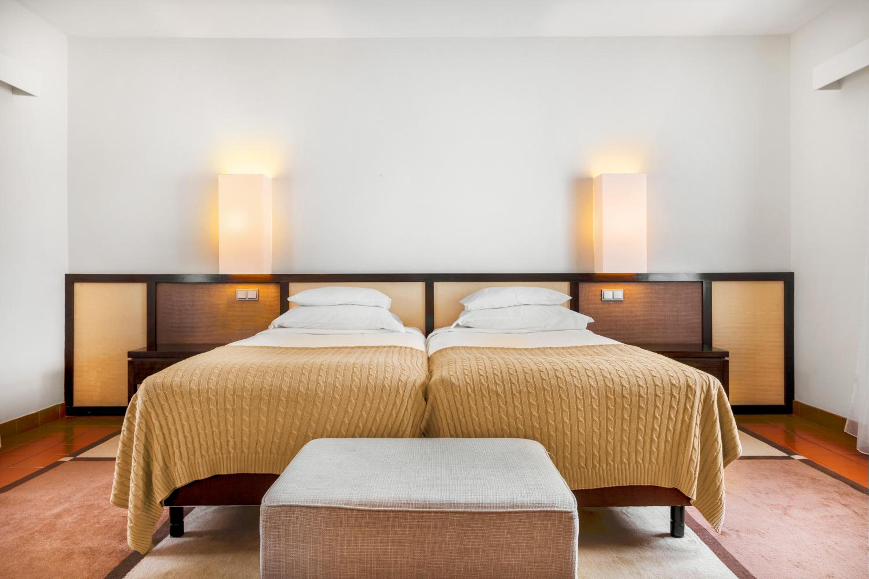 Standard Suite (2 adults + 2 children) - Photo 9