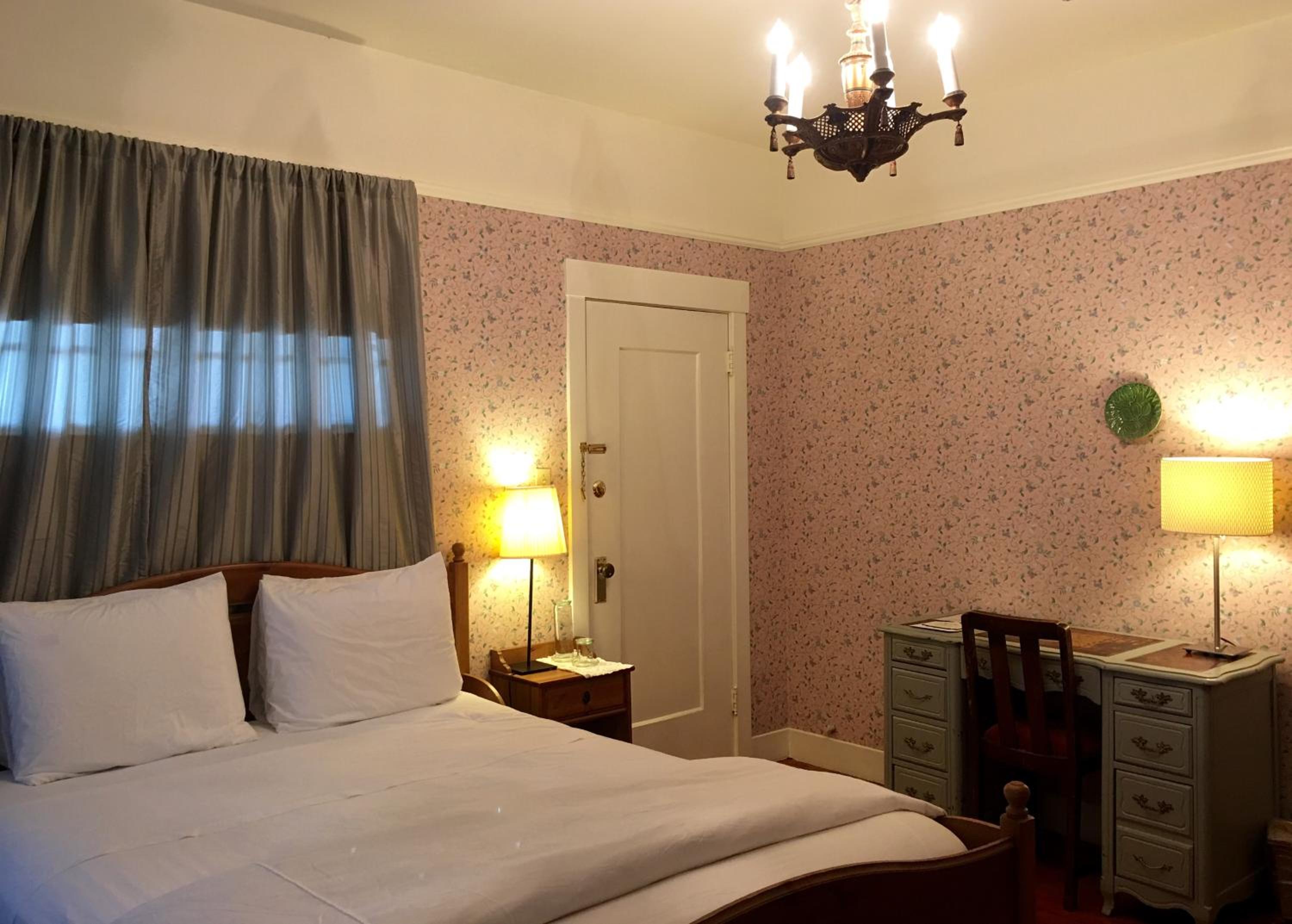 Single Room with Bathroom photo 3