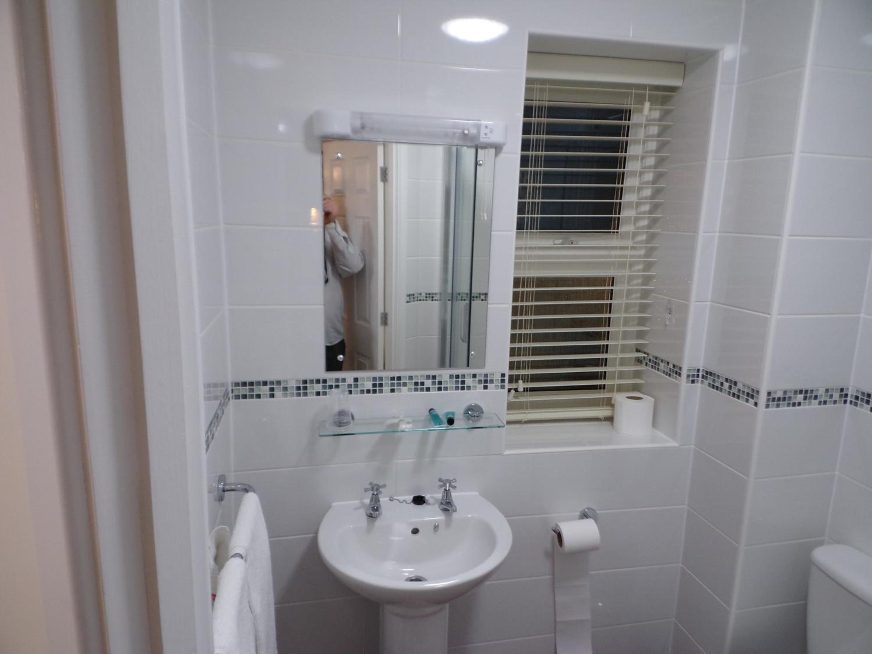 Standard Twin Room - Photo 2