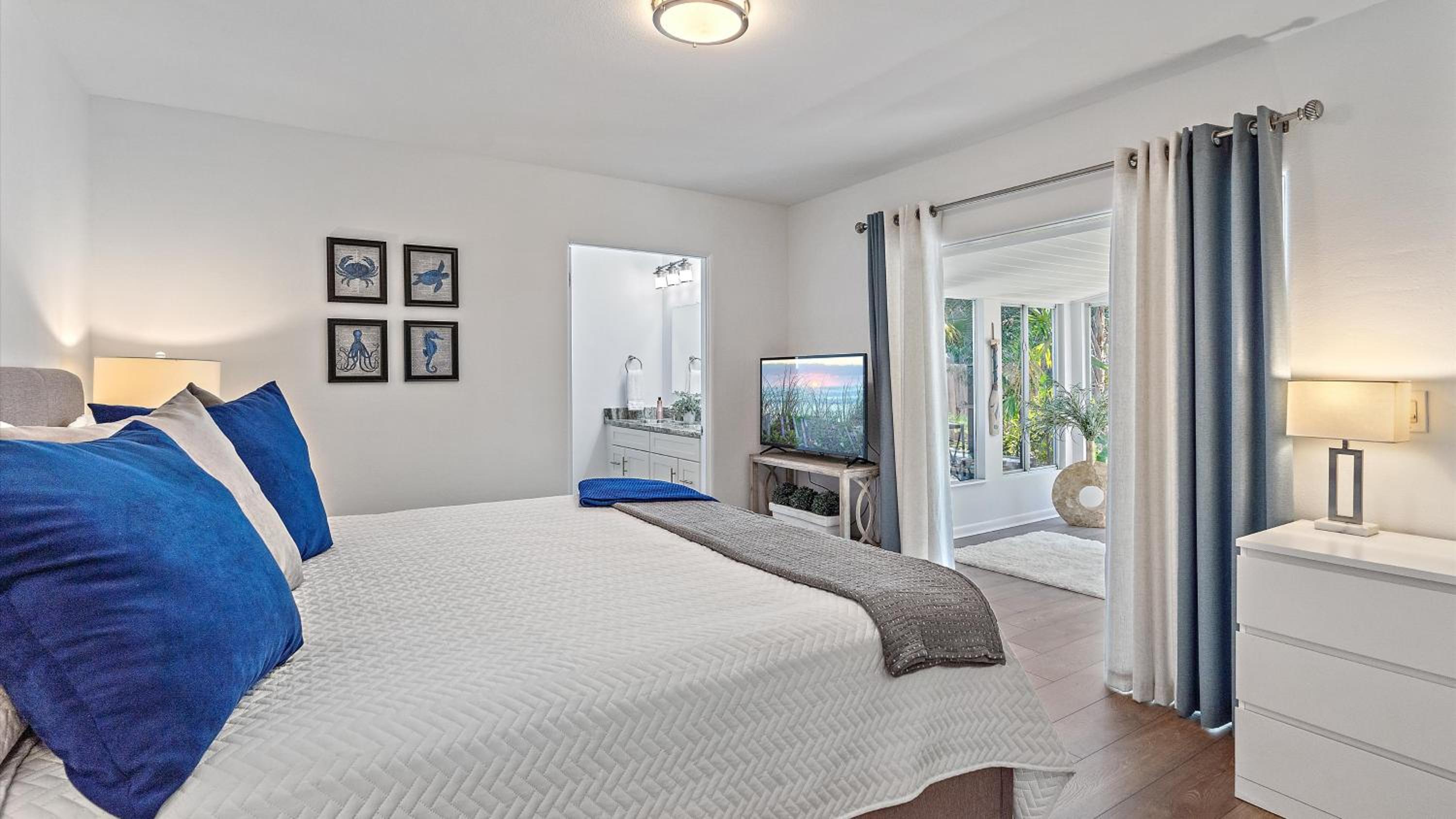 Three-Bedroom Vacation Home  photo 2