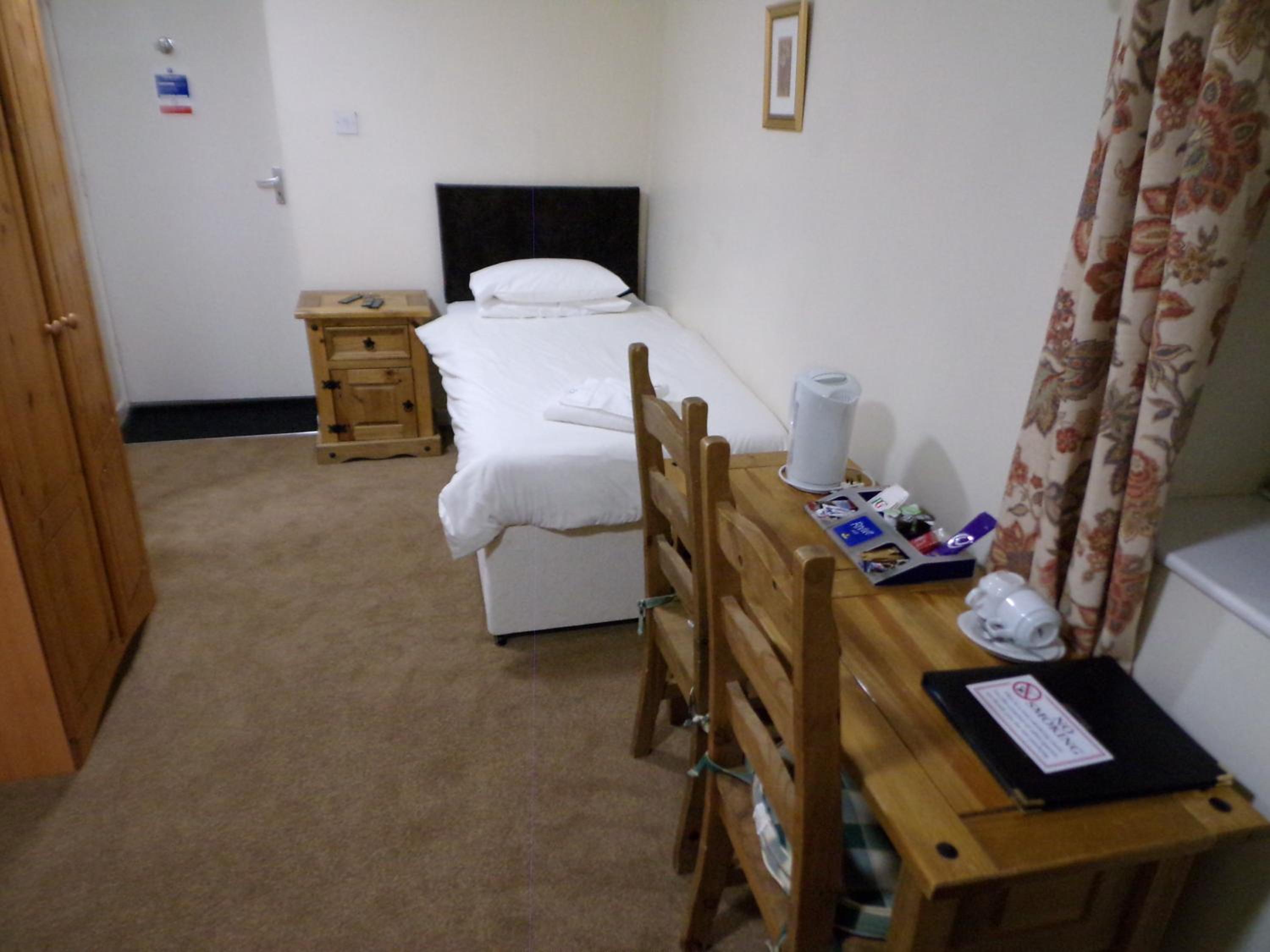Standard Twin Room - Photo 1