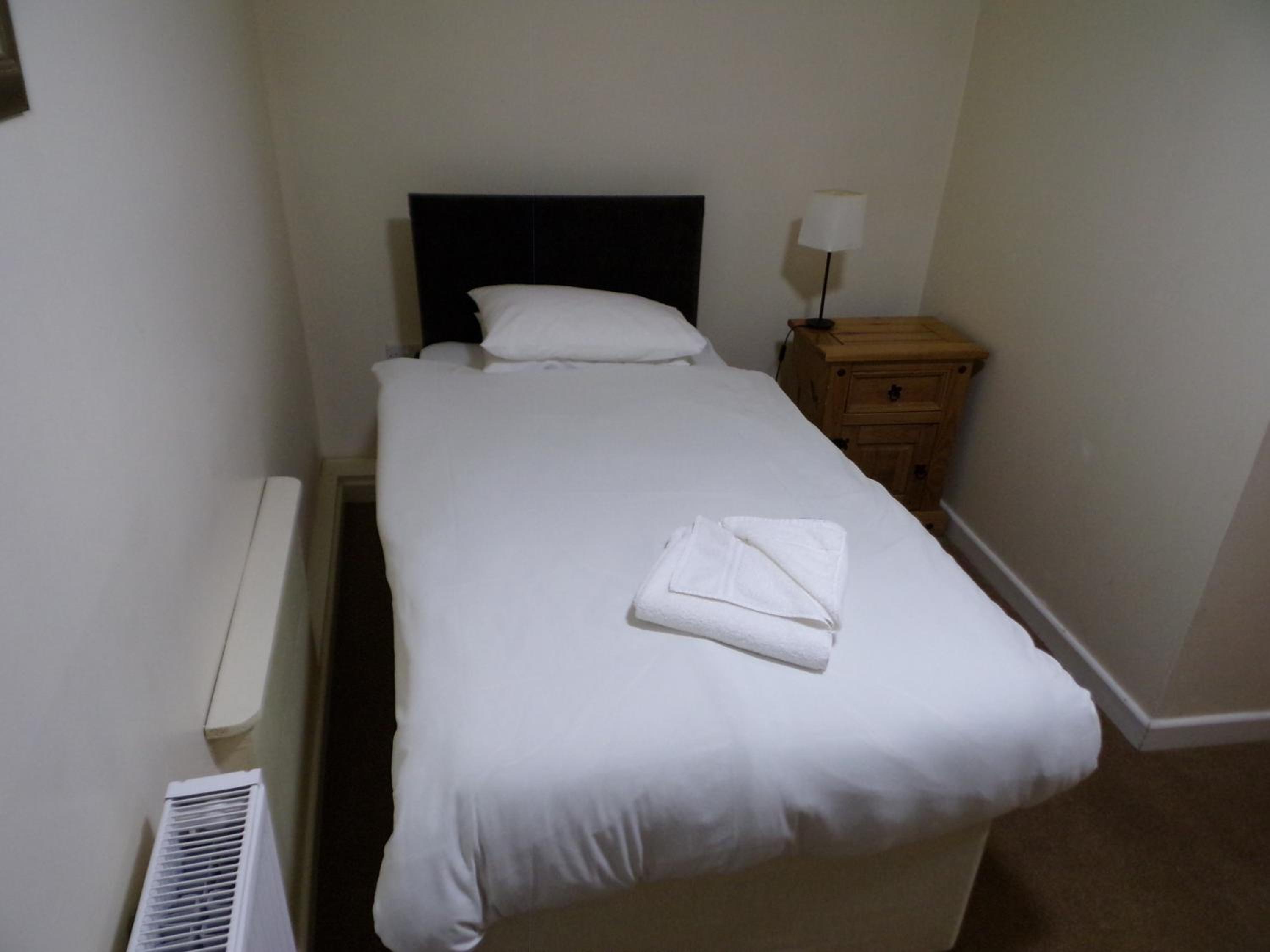 Standard Twin Room - Photo 5