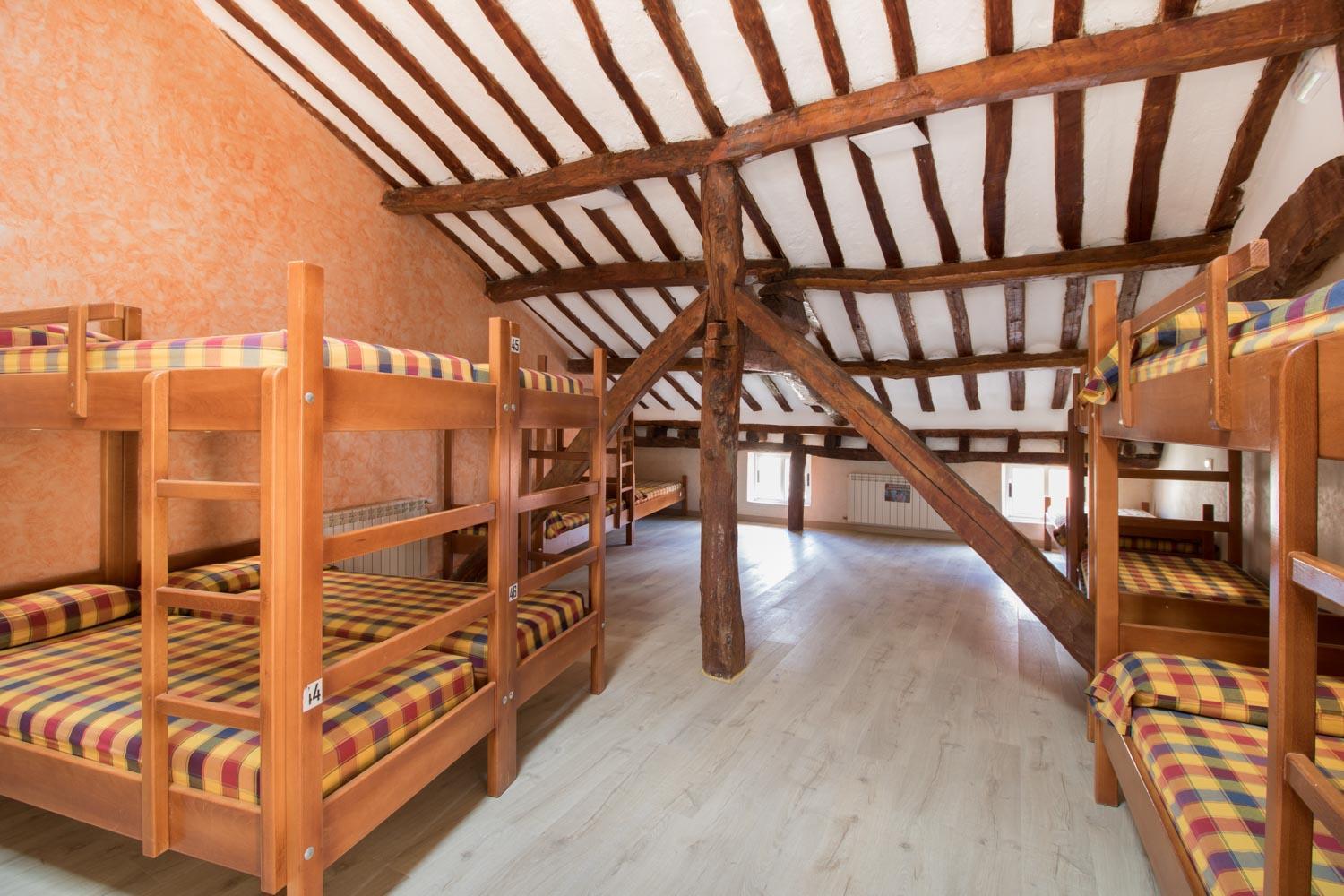 Cama en Habitación Compartida Mixta de 20 Camas