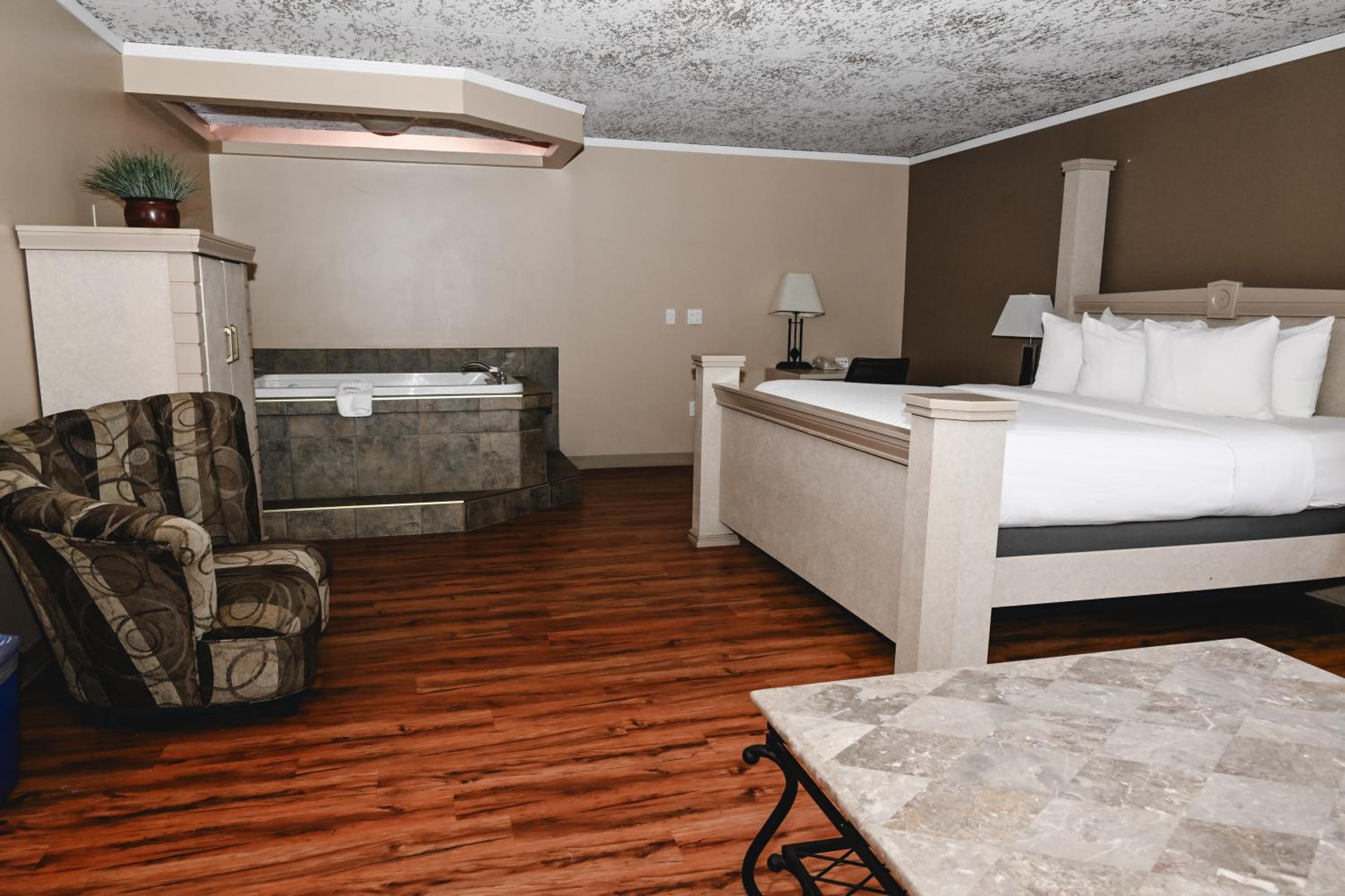 King Suite with Whirlpool - Non-smoking