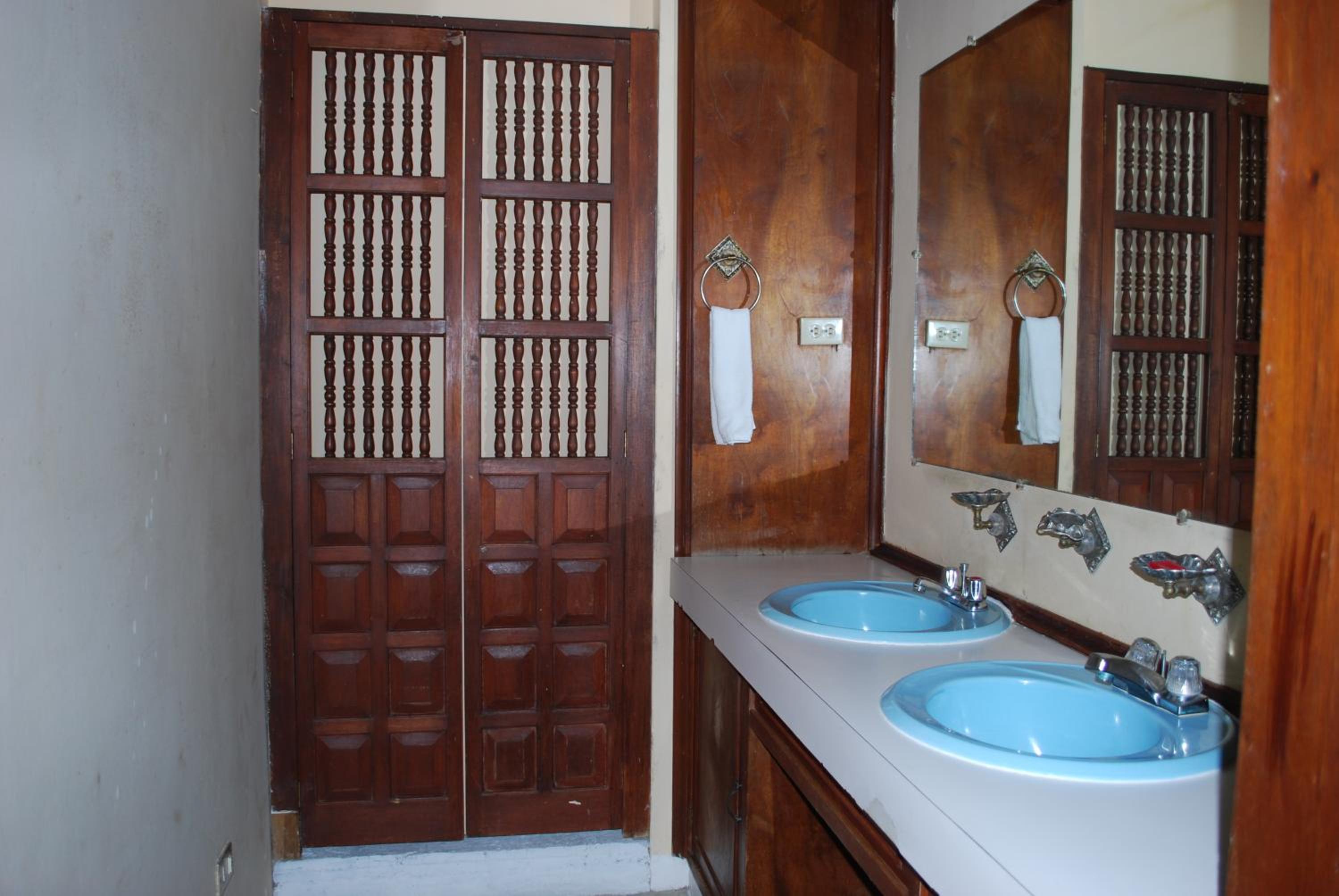 Twin Room with Private Bathroom photo 2