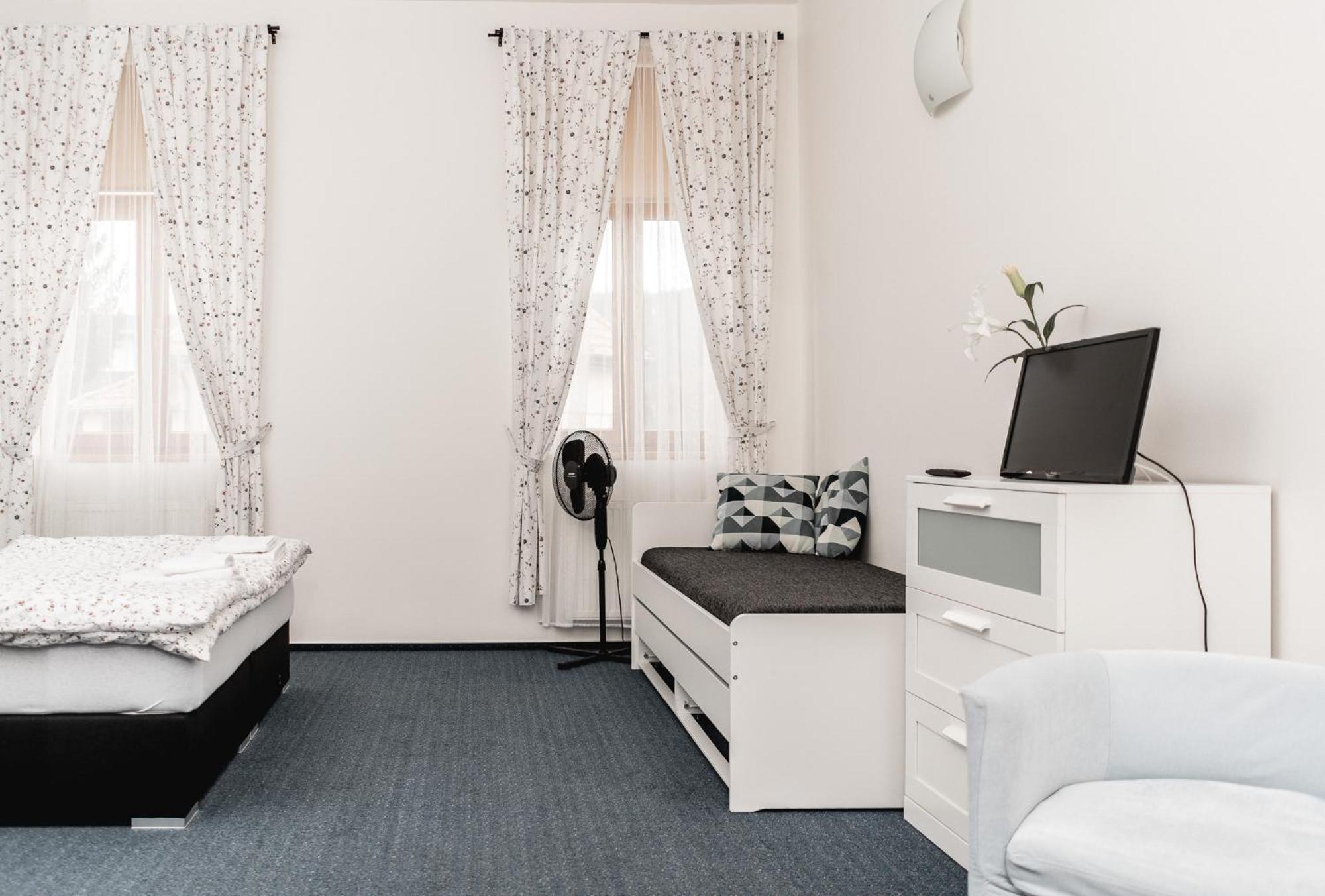 Double Room with Private Bathroom photo 1
