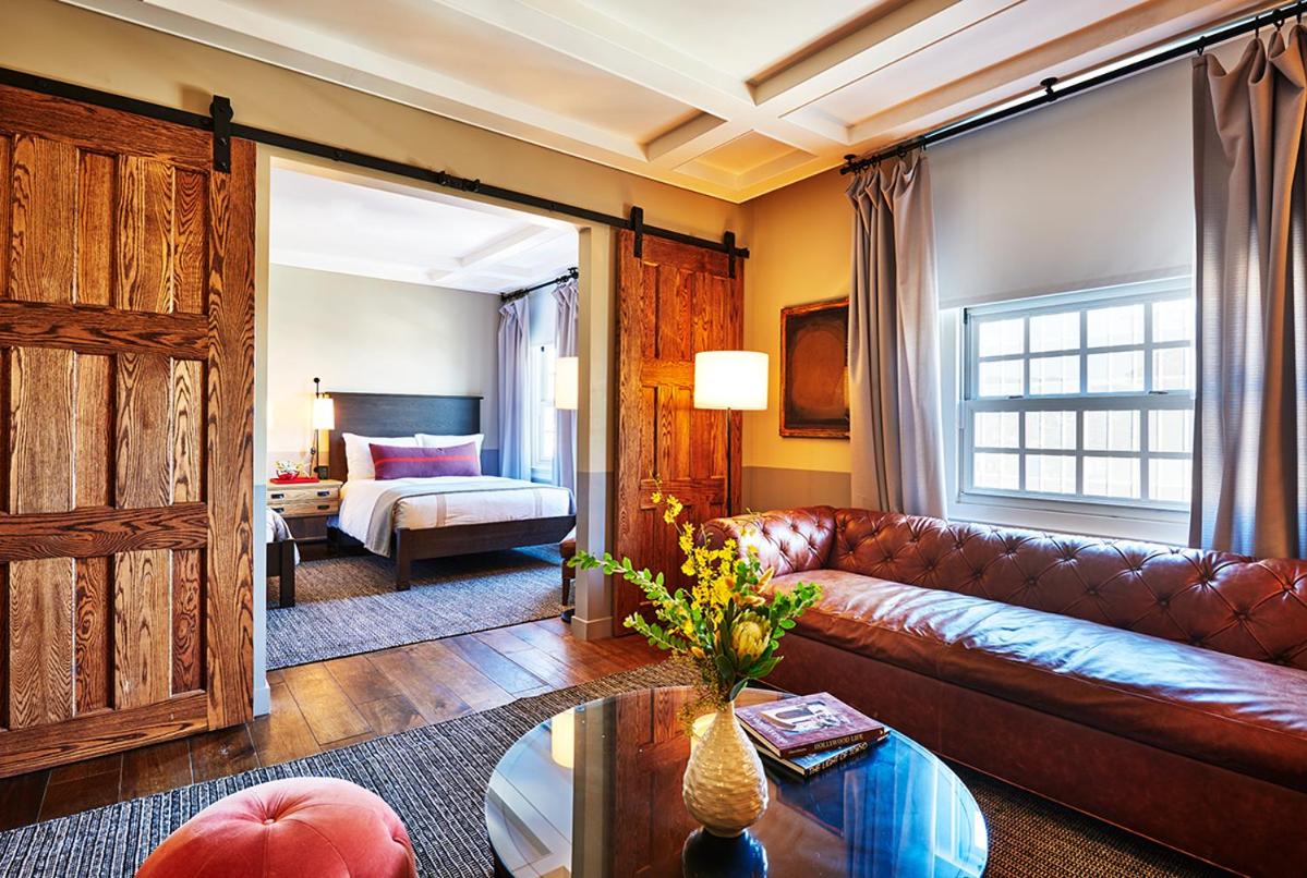 One-Bedroom Suite - Photo 2