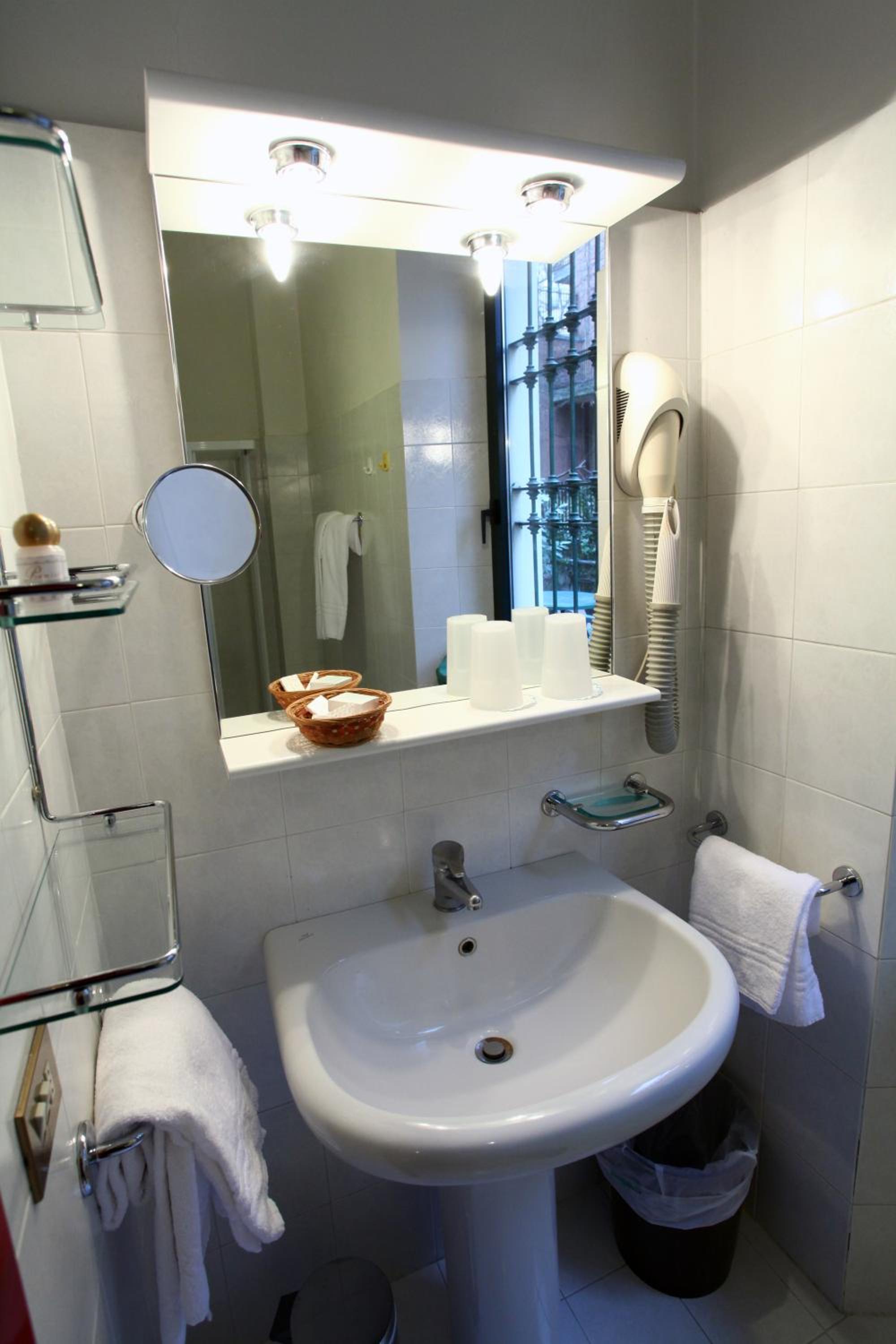 Single Room photo 3