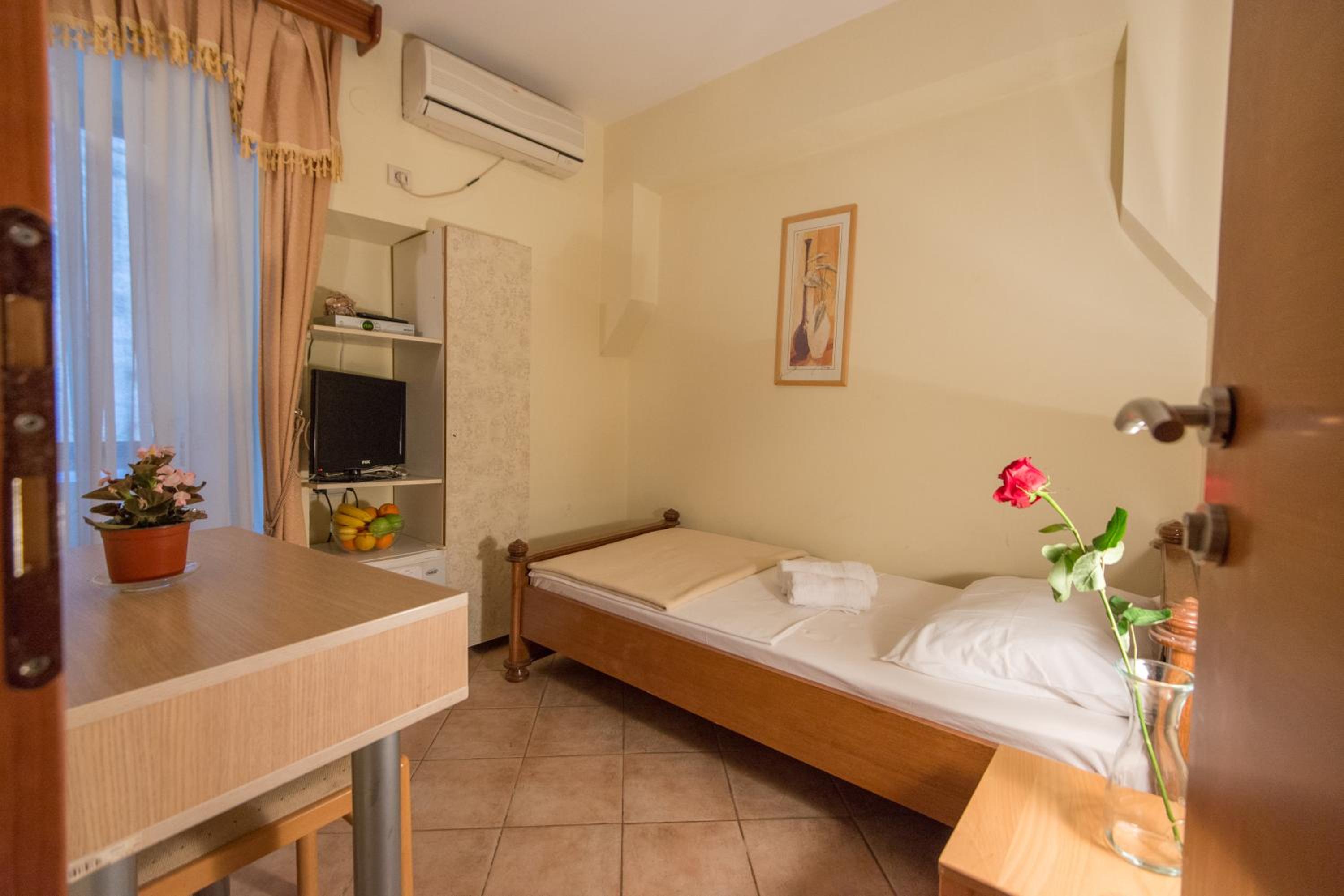 Single Room photo 2