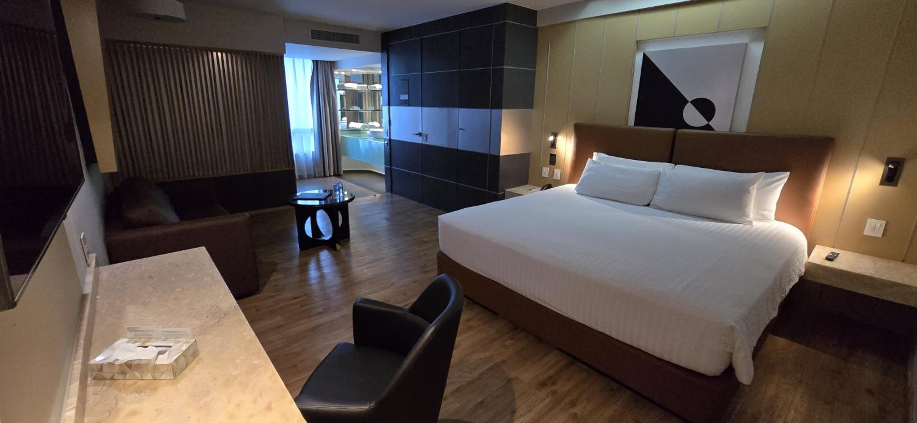 King Bungalow Suite, Non-Smoking