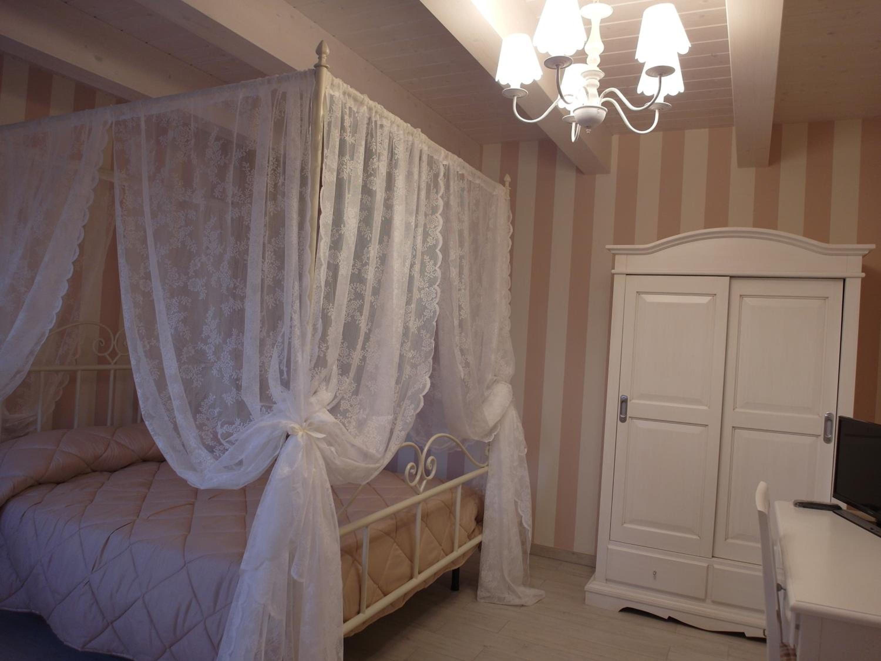 Deluxe Double Room with Shower photo 3