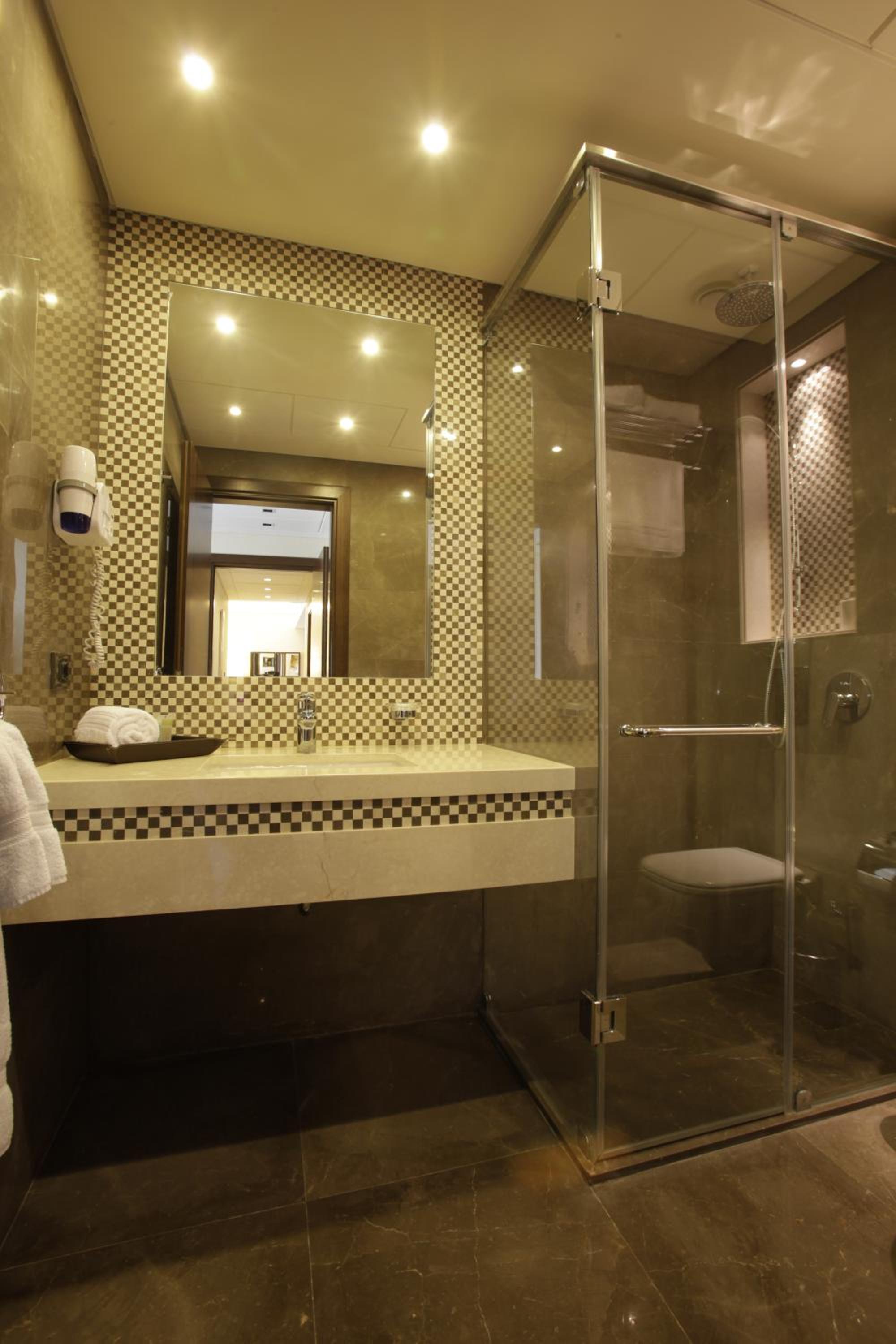Grand Deluxe Room King Bed Sea View with balcony photo 3