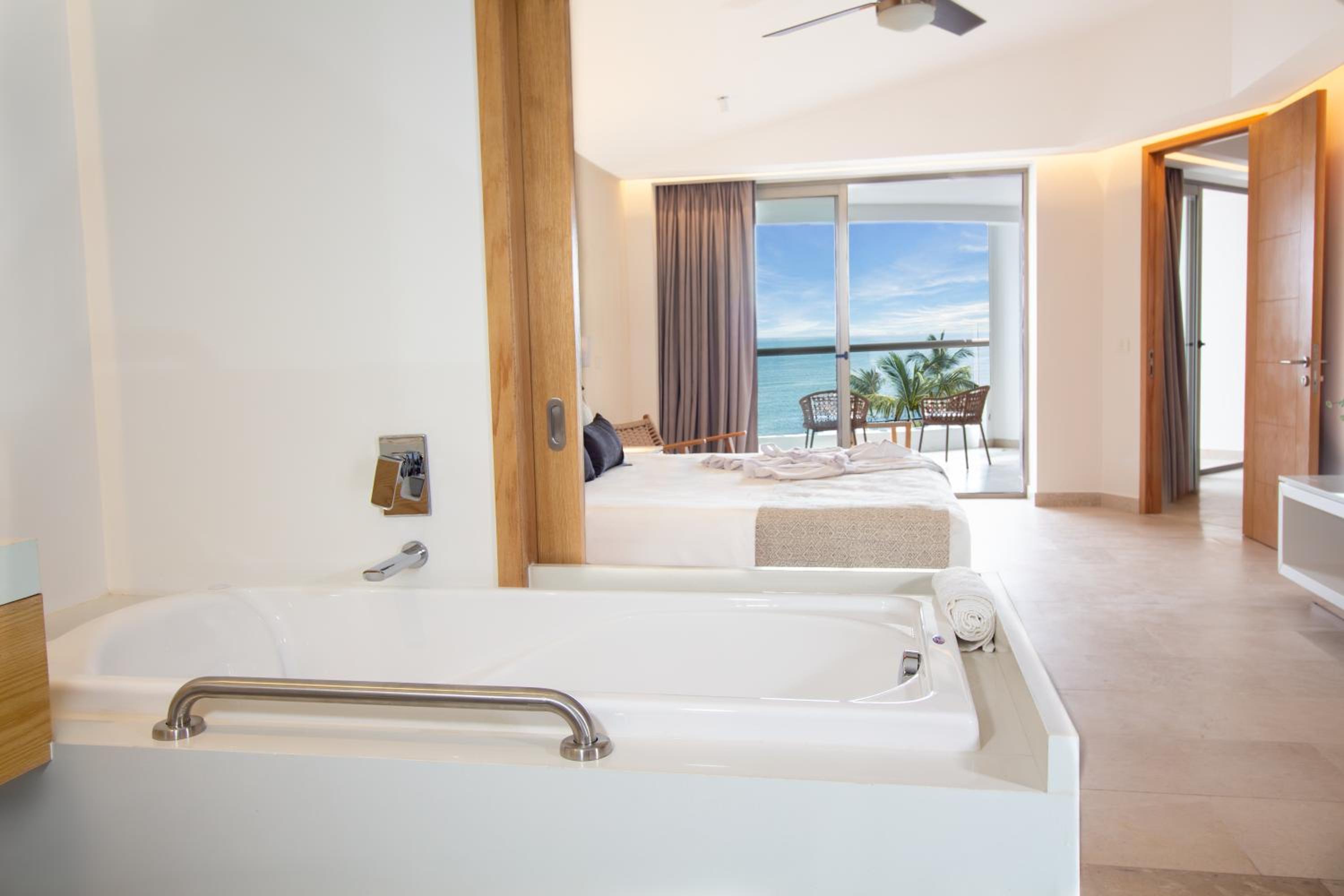 SUITE PREMIUM OCEANFRONT - Photo 1
