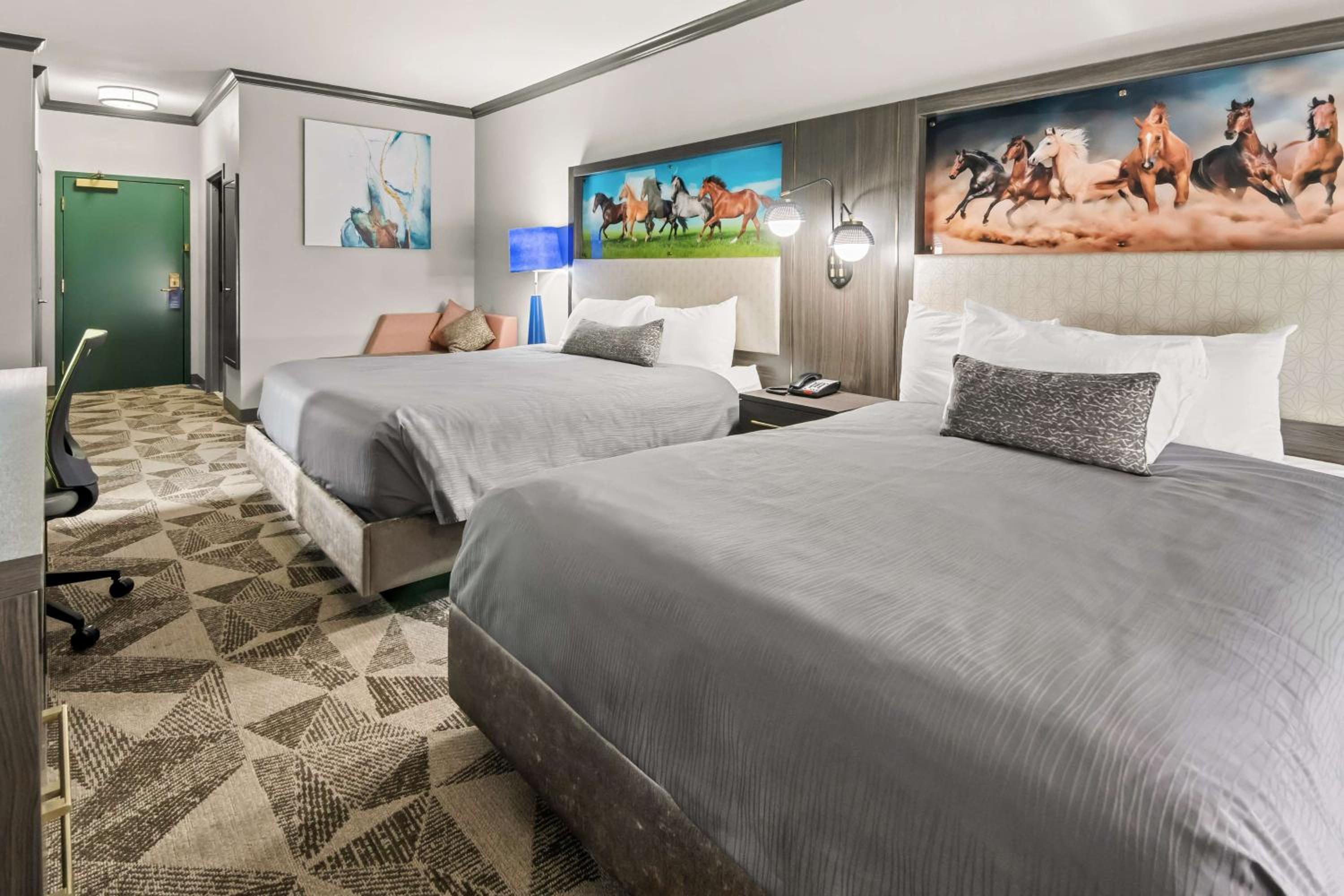 Larger Family Suite with One King and One Queen Bed - Non-Smoking - Photo 4