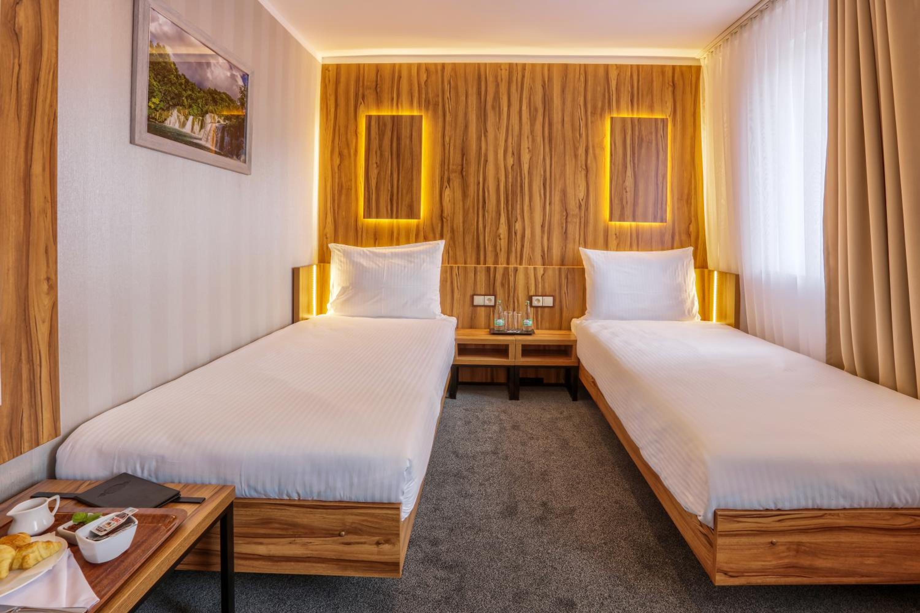 Twin Room - Photo 1