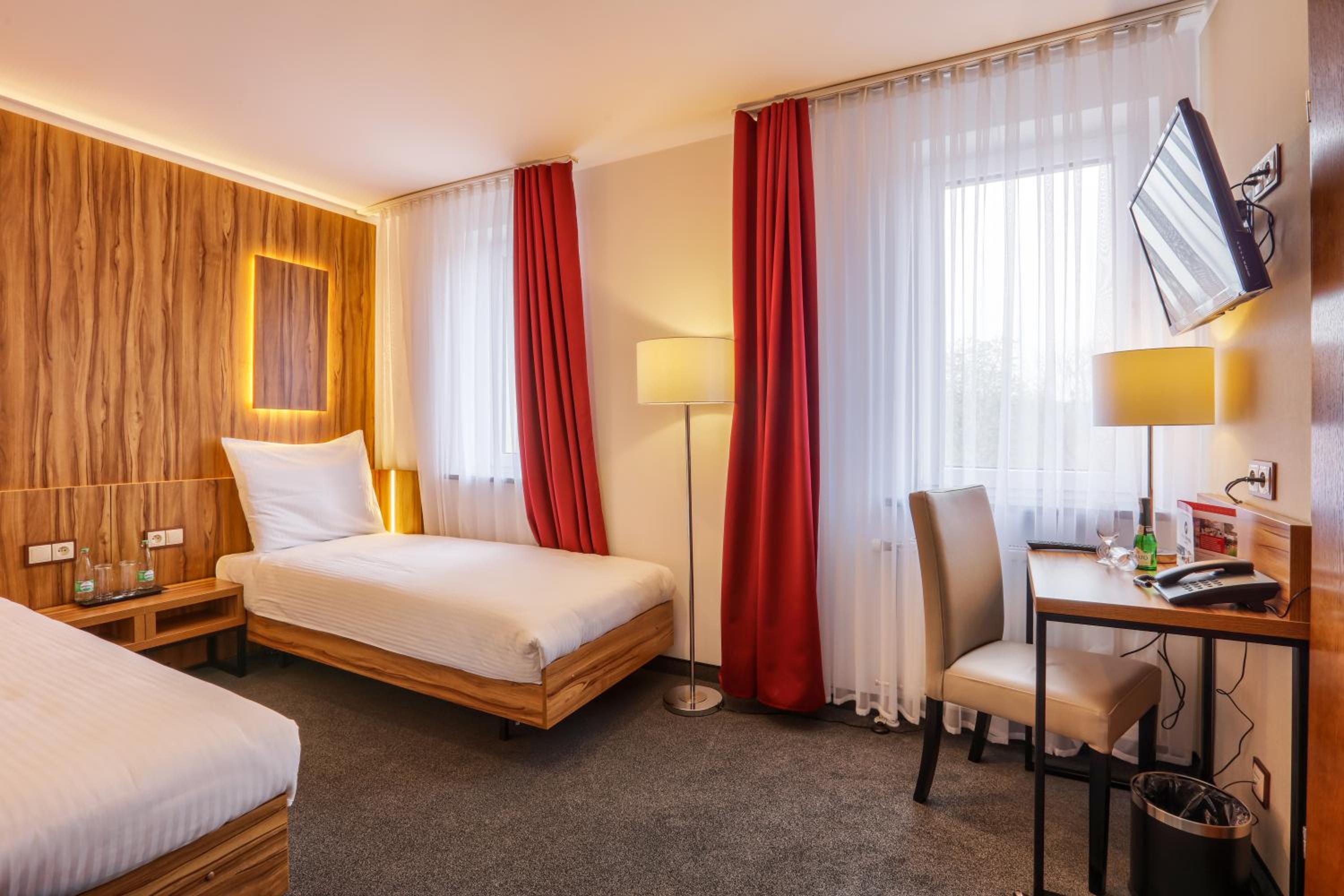 Twin Room - Photo 8