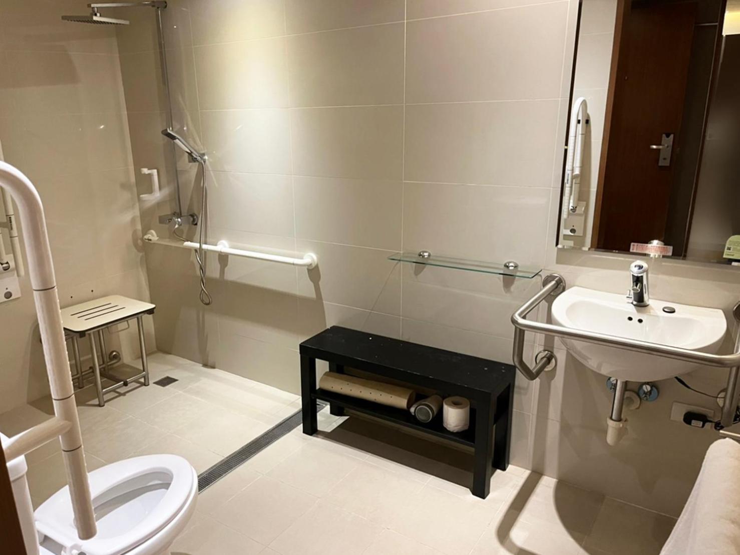 Double Room - Disability Access photo 3
