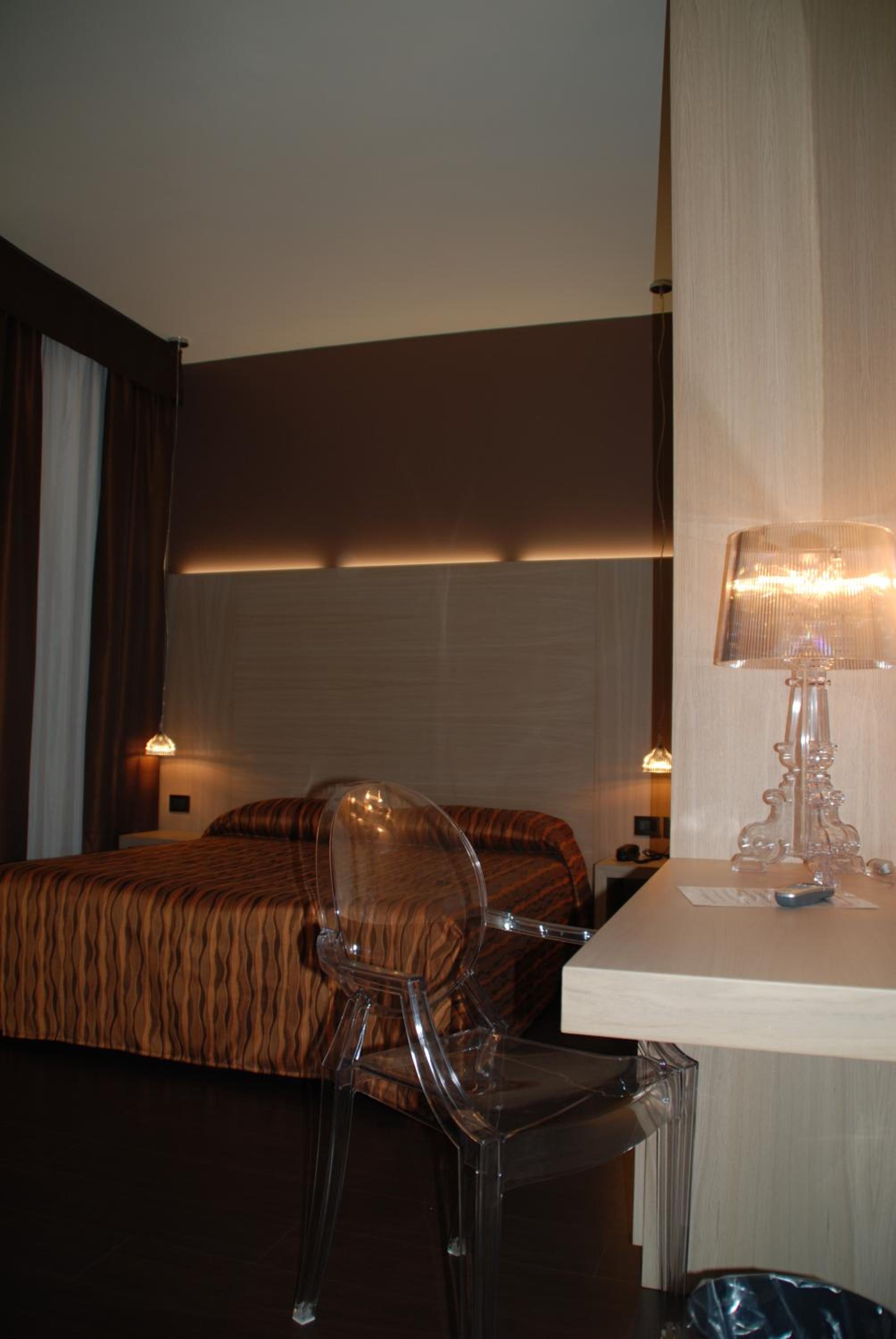 Double or Twin Room - Photo 4
