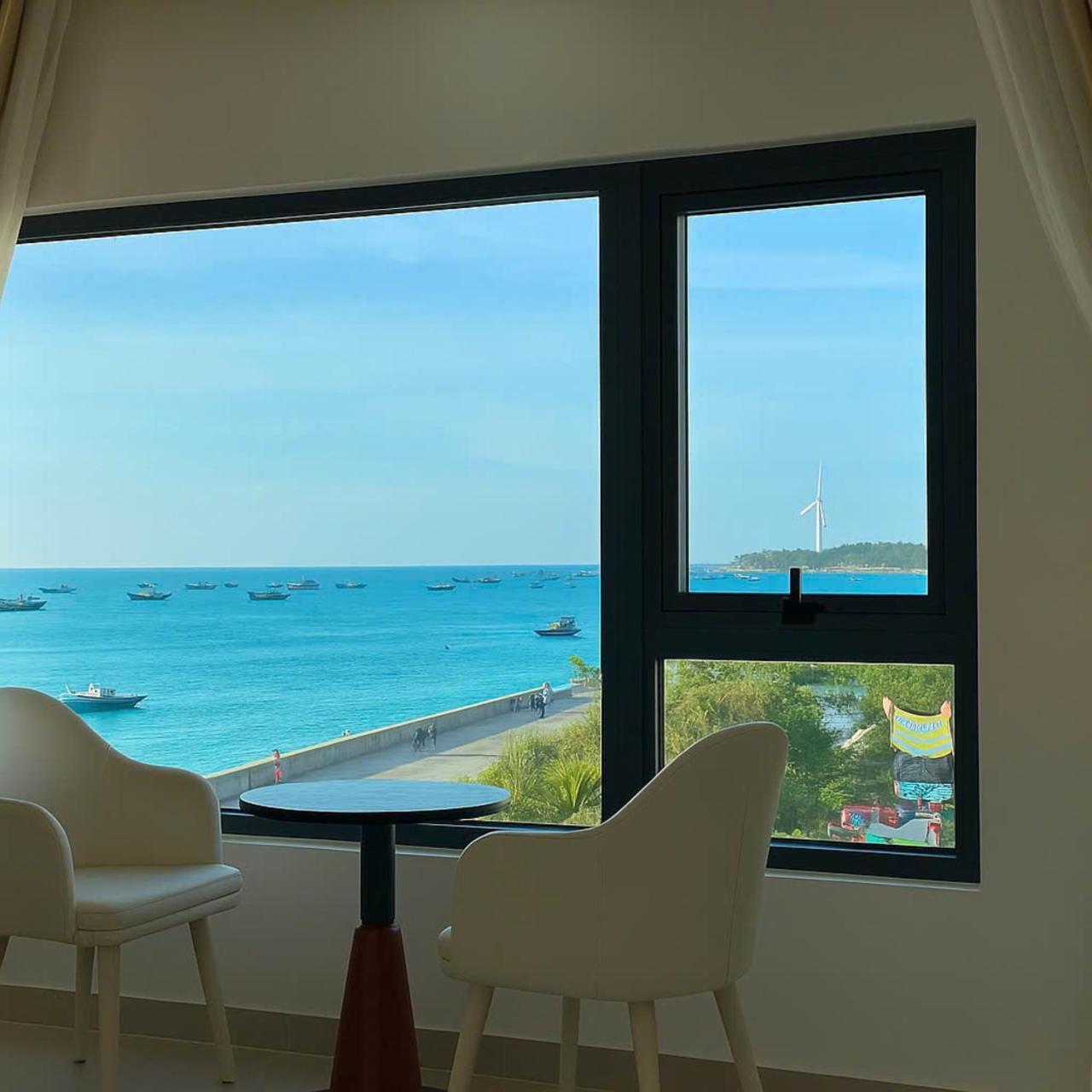 Deluxe Double Room with Side Sea View photo 1