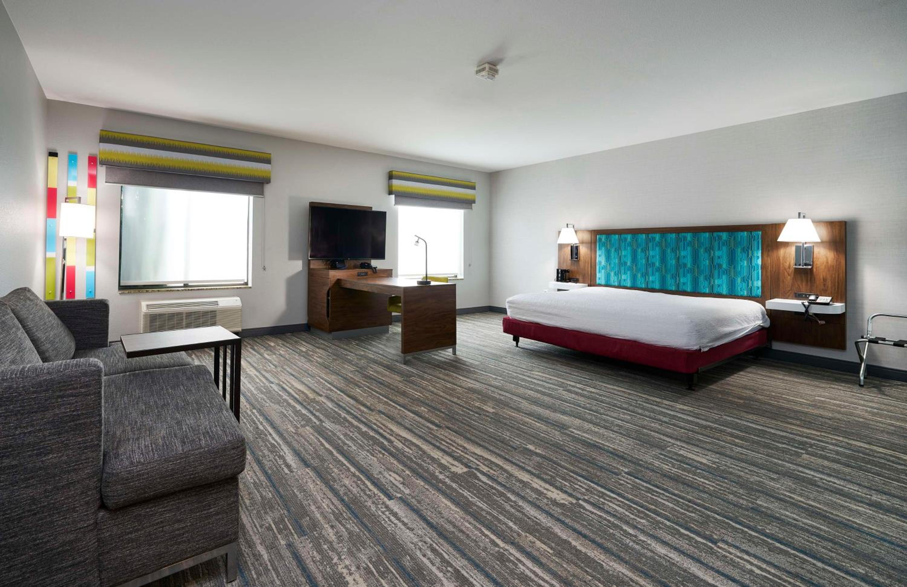 King Room with Sofa Bed - Non-Smoking photo 1