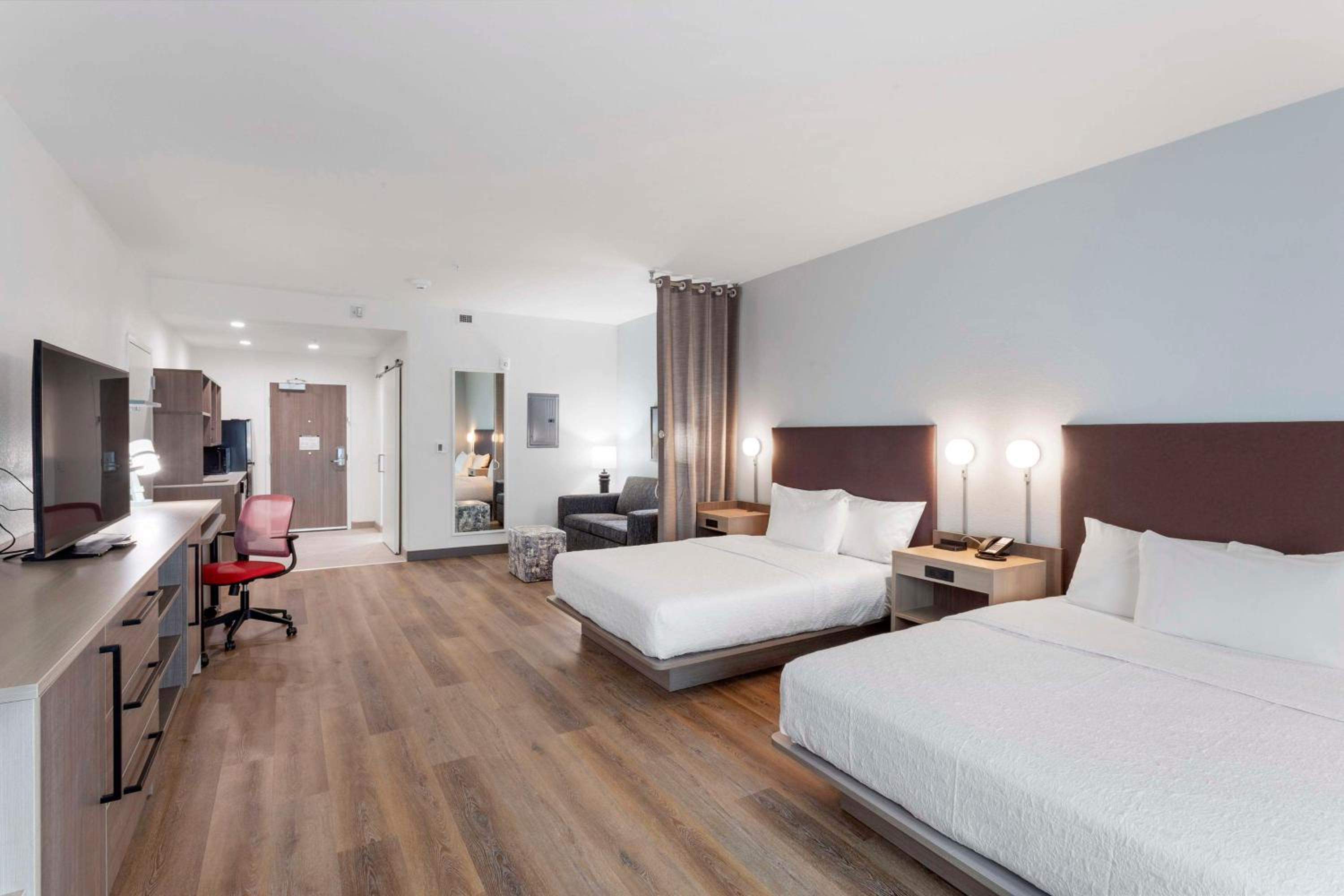 Studio Suite with Two Queen Beds - Photo 2