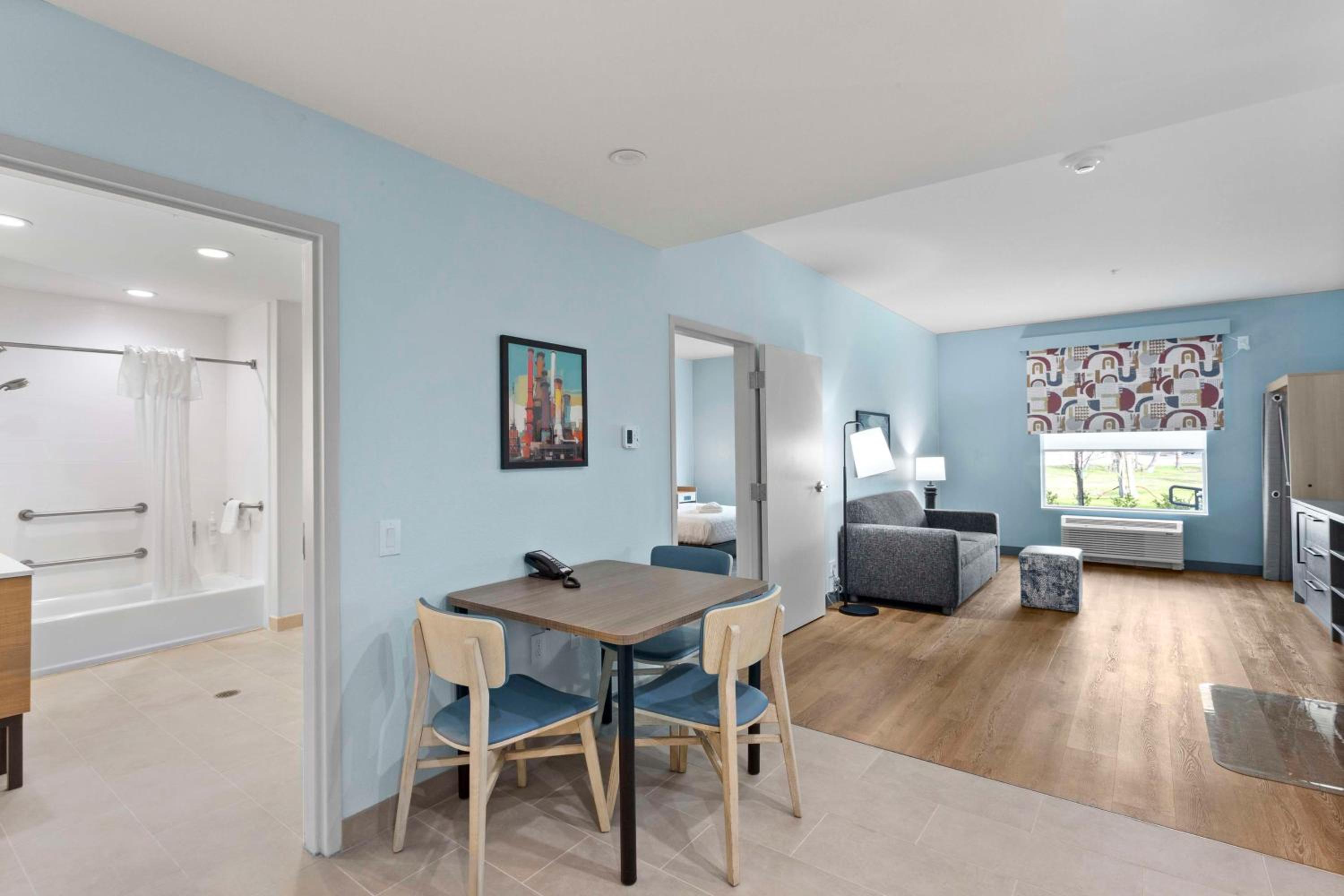 King Studio Suite with Accessible Tub - Mobility Access - Photo 2