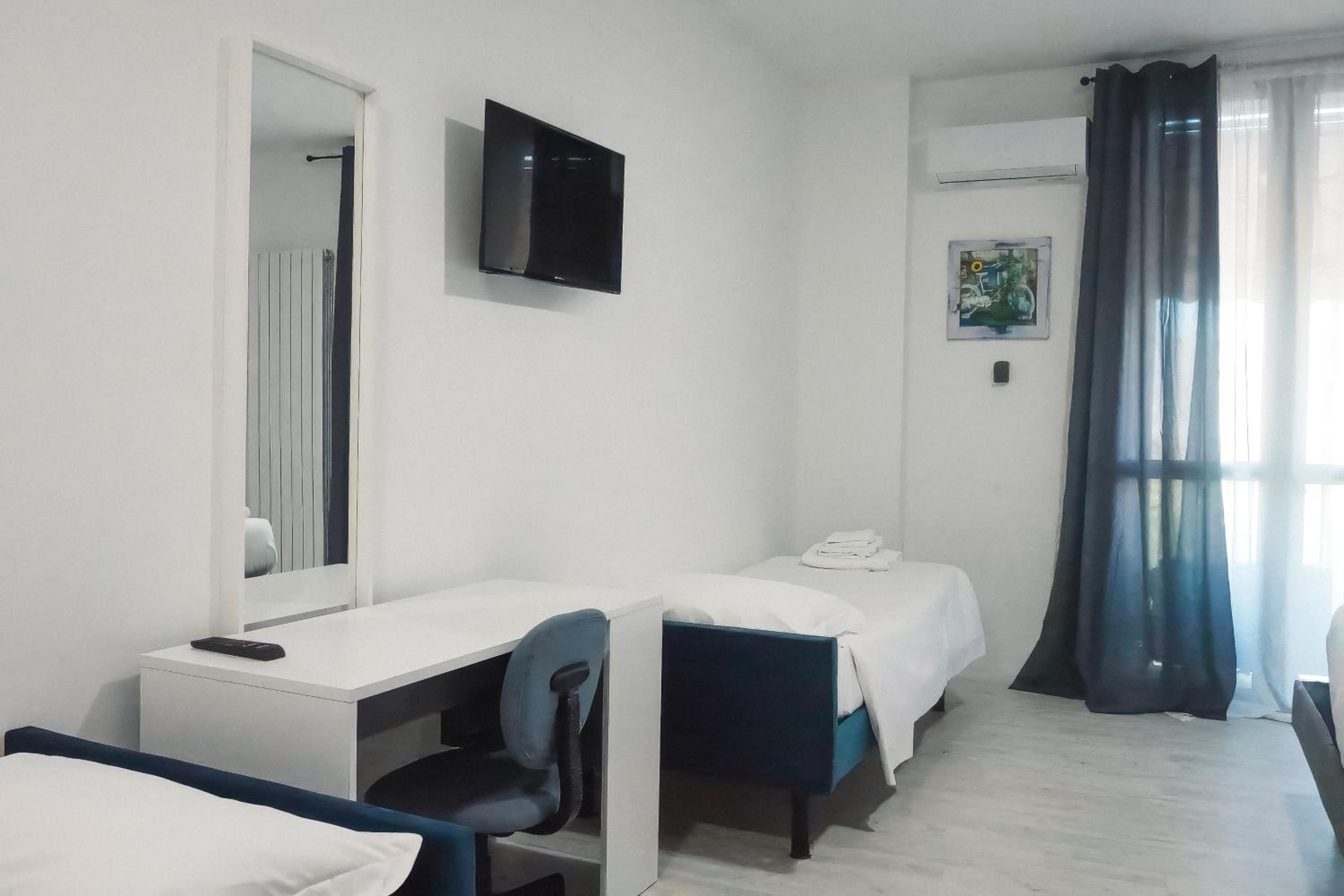 Quadruple Room - Photo 8