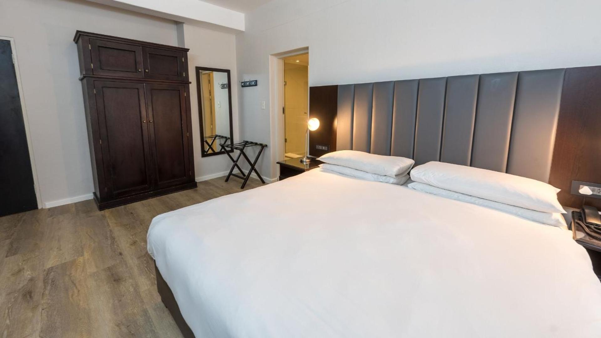 Deluxe Suite - Photo 5