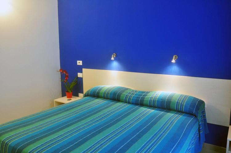 Double Room with Balcony - Photo 14